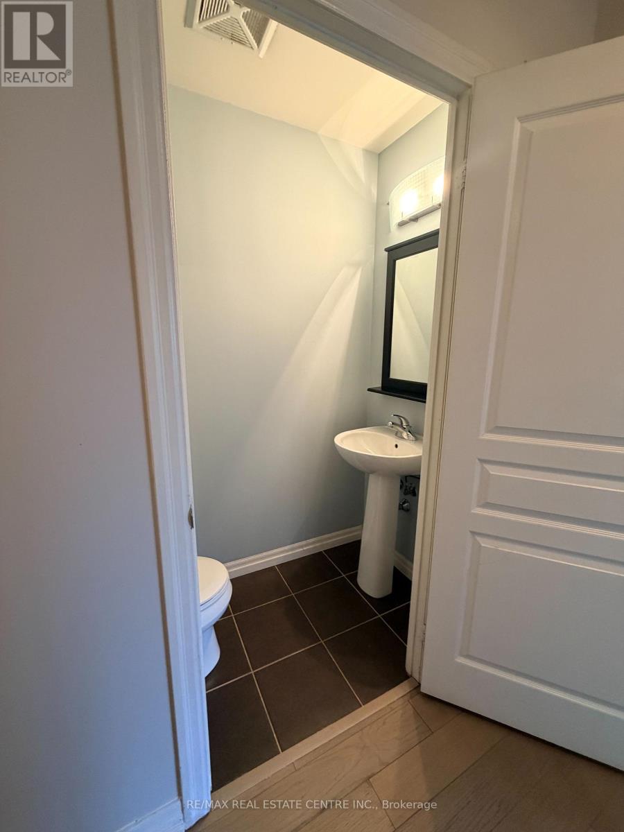 711 - 223 Webb Drive, Mississauga, Ontario  L5B 3W4 - Photo 14 - W12776640