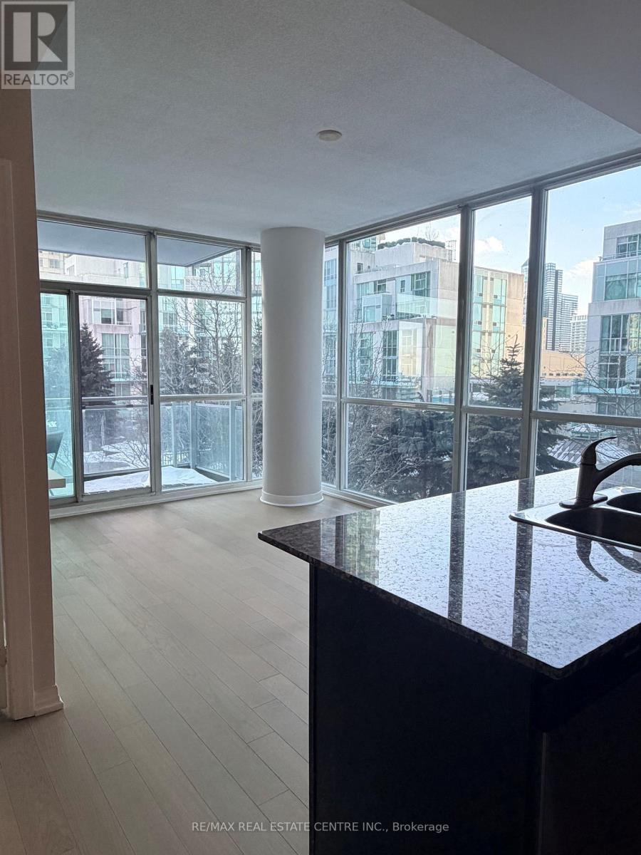 711 - 223 Webb Drive, Mississauga, Ontario  L5B 3W4 - Photo 8 - W12776640
