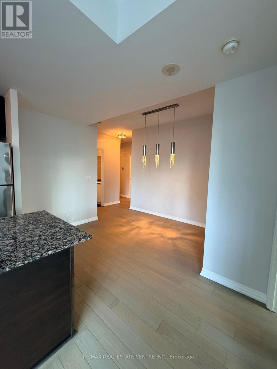 711 - 223 Webb Drive, Mississauga, Ontario  L5B 3W4 - Photo 7 - W12776640