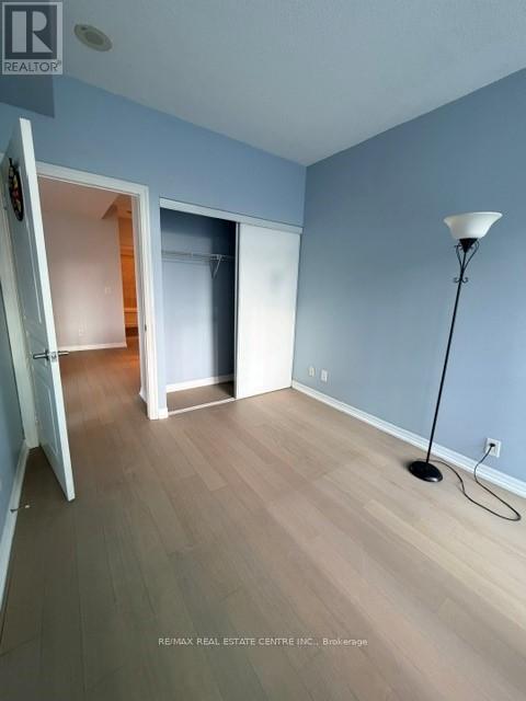 711 - 223 Webb Drive, Mississauga, Ontario  L5B 3W4 - Photo 9 - W12776640