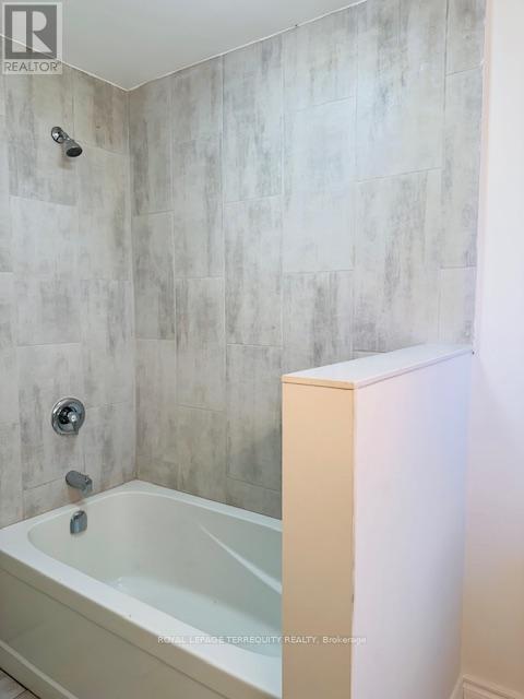 46 Orpington Crescent, Toronto, Ontario  M9V 3E4 - Photo 10 - W12777268