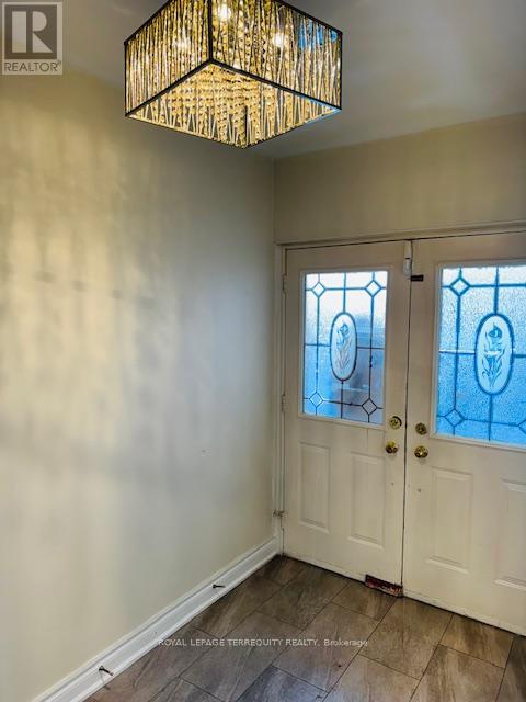 46 Orpington Crescent, Toronto, Ontario  M9V 3E4 - Photo 15 - W12777268