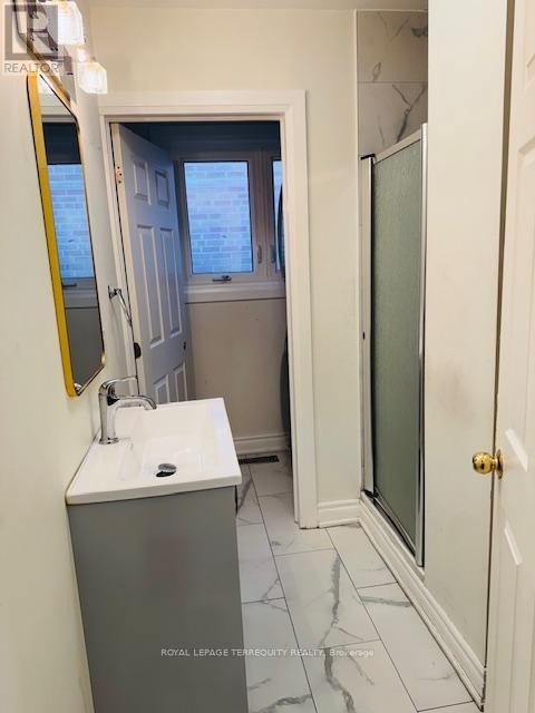 46 Orpington Crescent, Toronto, Ontario  M9V 3E4 - Photo 7 - W12777268