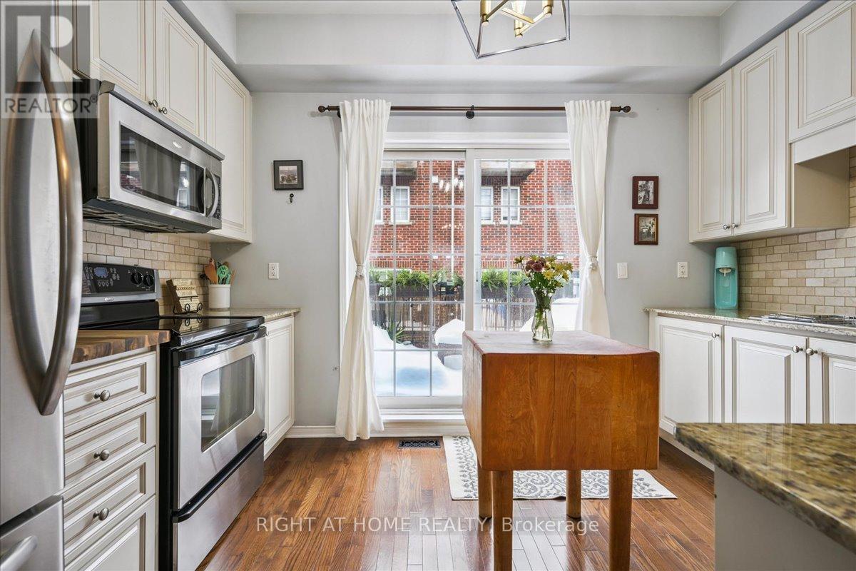 Th 2 - 101 The Queensway Avenue S, Toronto, Ontario  M8Z 0H1 - Photo 10 - W12777274