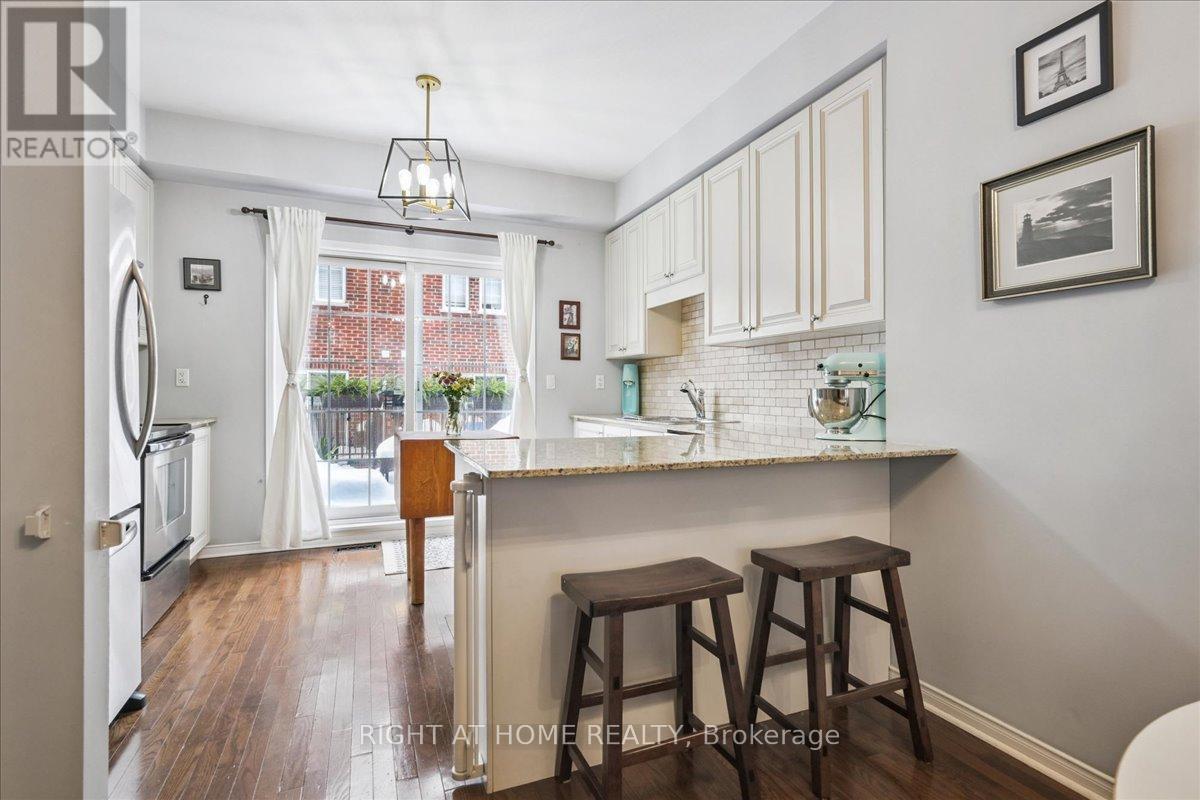 Th 2 - 101 The Queensway Avenue S, Toronto, Ontario  M8Z 0H1 - Photo 8 - W12777274