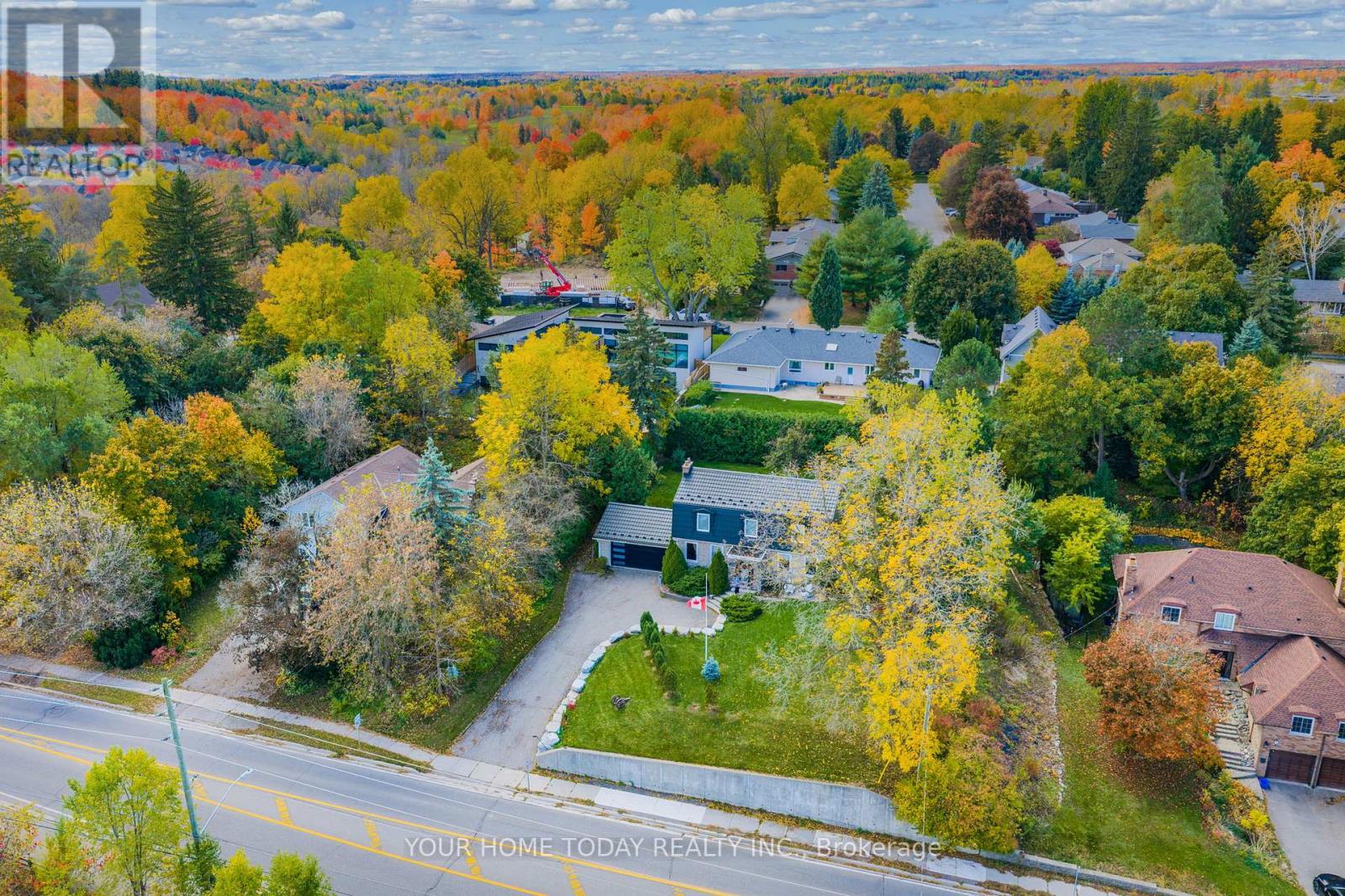 190 Main Street S, Halton Hills, Ontario  L7G 3E9 - Photo 3 - W12777280