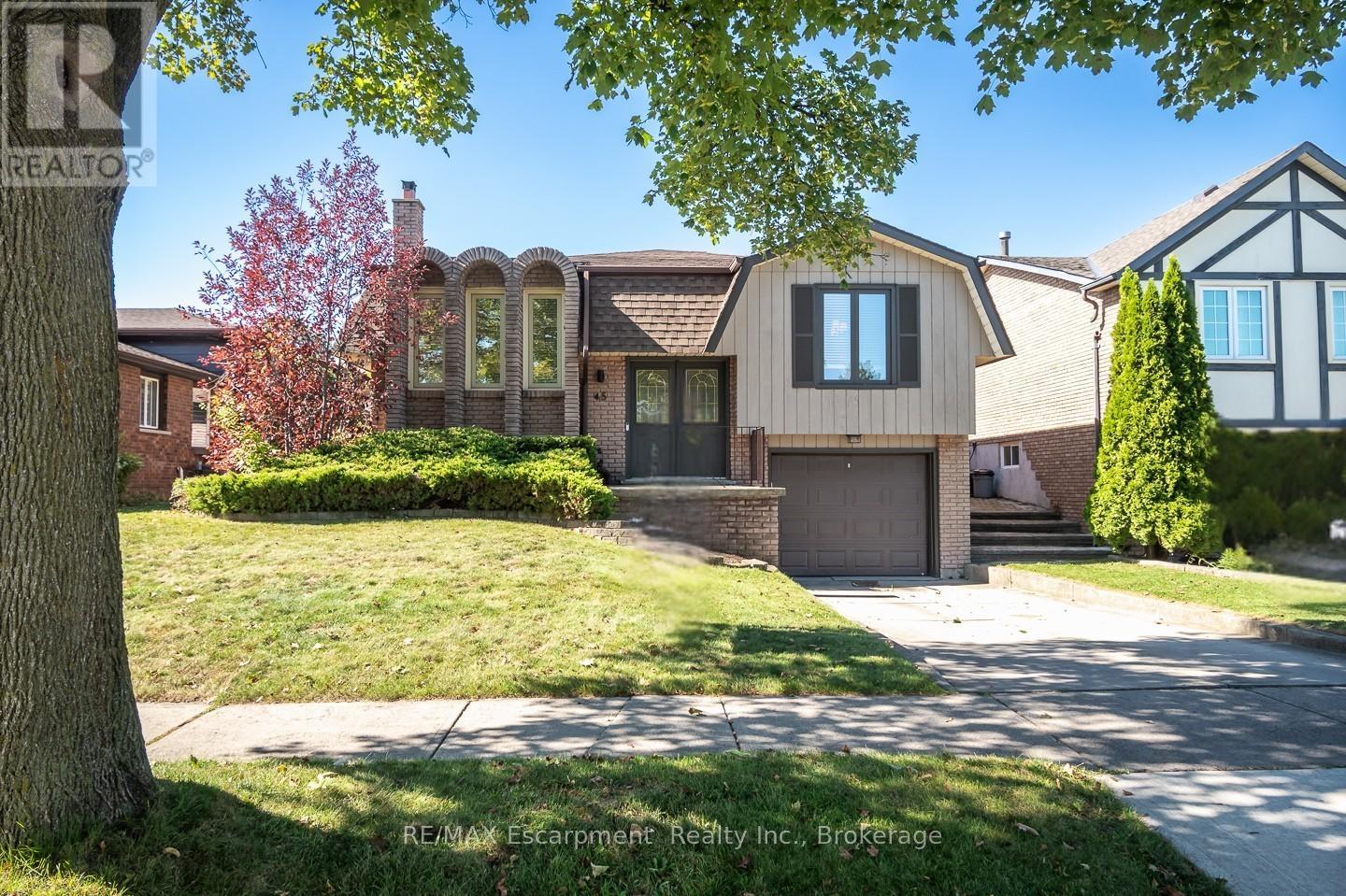 45 AMBERWOOD STREET, Hamilton, Ontario