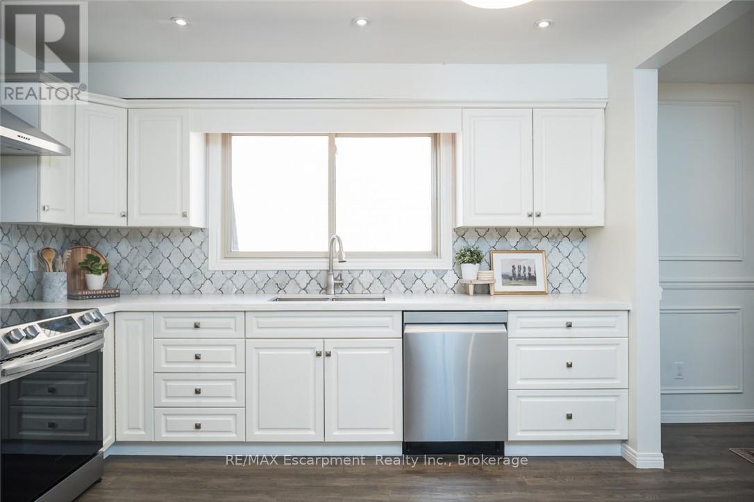 45 Amberwood Street, Hamilton, Ontario  L8J 1J1 - Photo 18 - X12777302