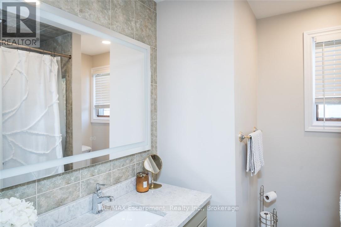 45 Amberwood Street, Hamilton, Ontario  L8J 1J1 - Photo 22 - X12777302