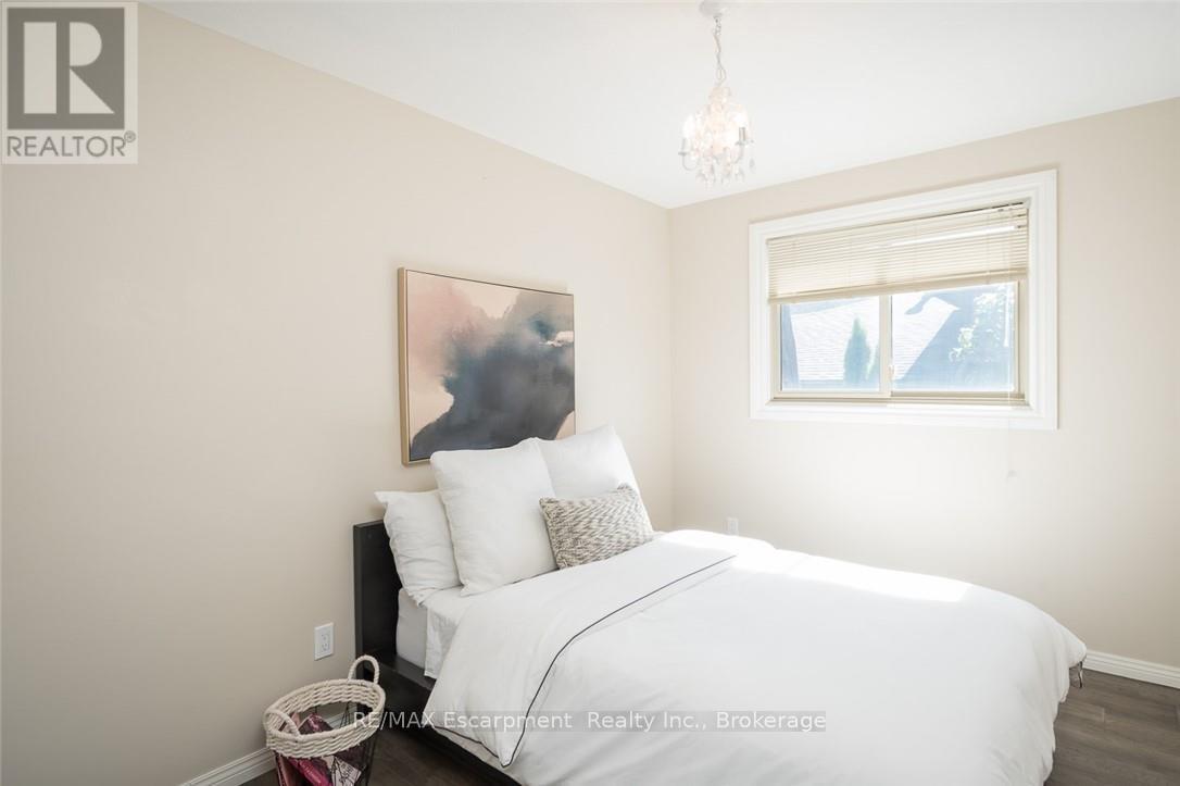 45 Amberwood Street, Hamilton, Ontario  L8J 1J1 - Photo 23 - X12777302