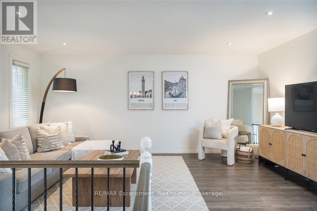 45 Amberwood Street, Hamilton, Ontario  L8J 1J1 - Photo 4 - X12777302