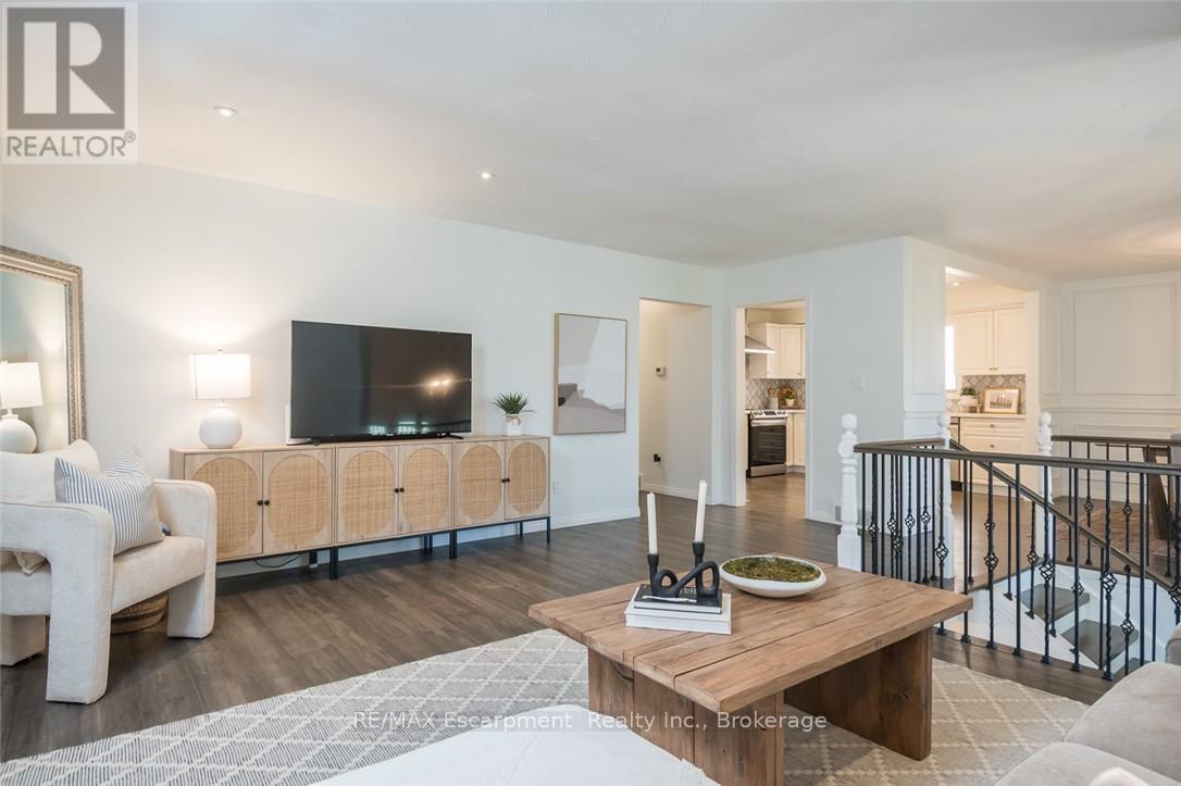 45 Amberwood Street, Hamilton, Ontario  L8J 1J1 - Photo 6 - X12777302