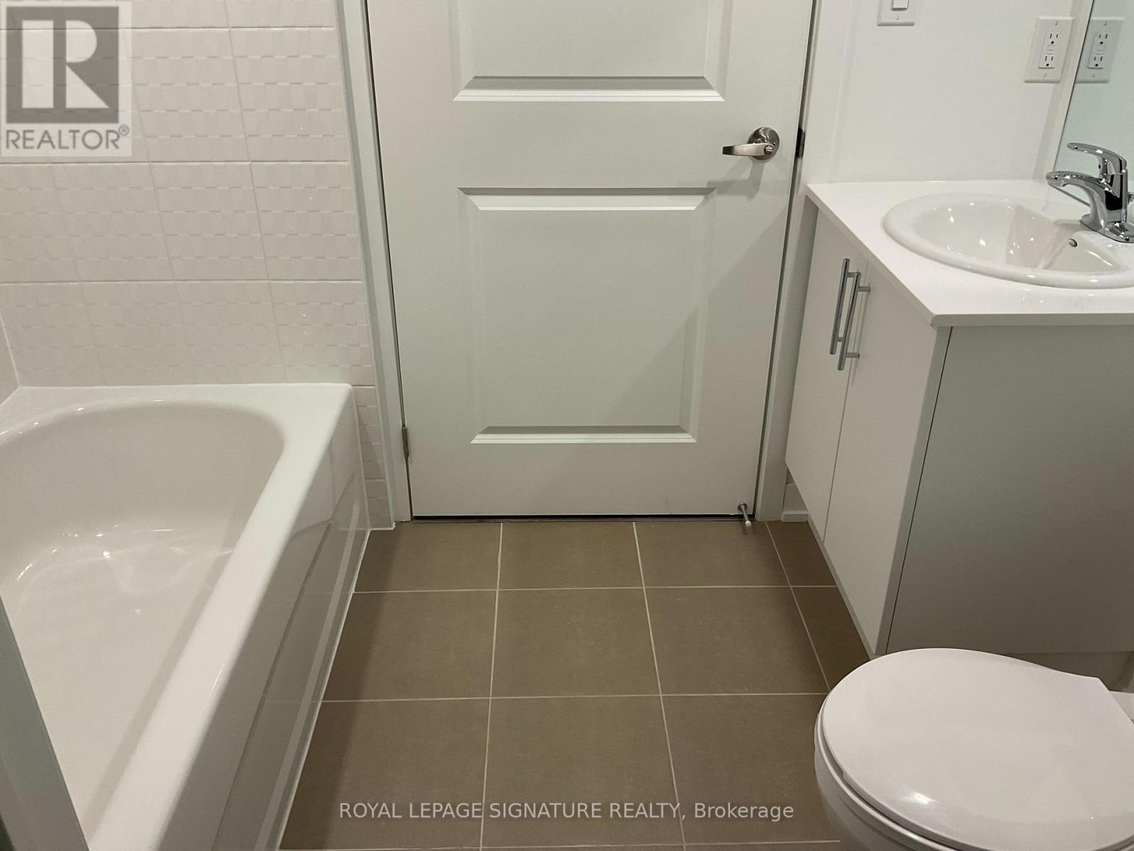 4 - 16 Marquette Avenue, Toronto, Ontario  M6A 1X9 - Photo 9 - C12775684