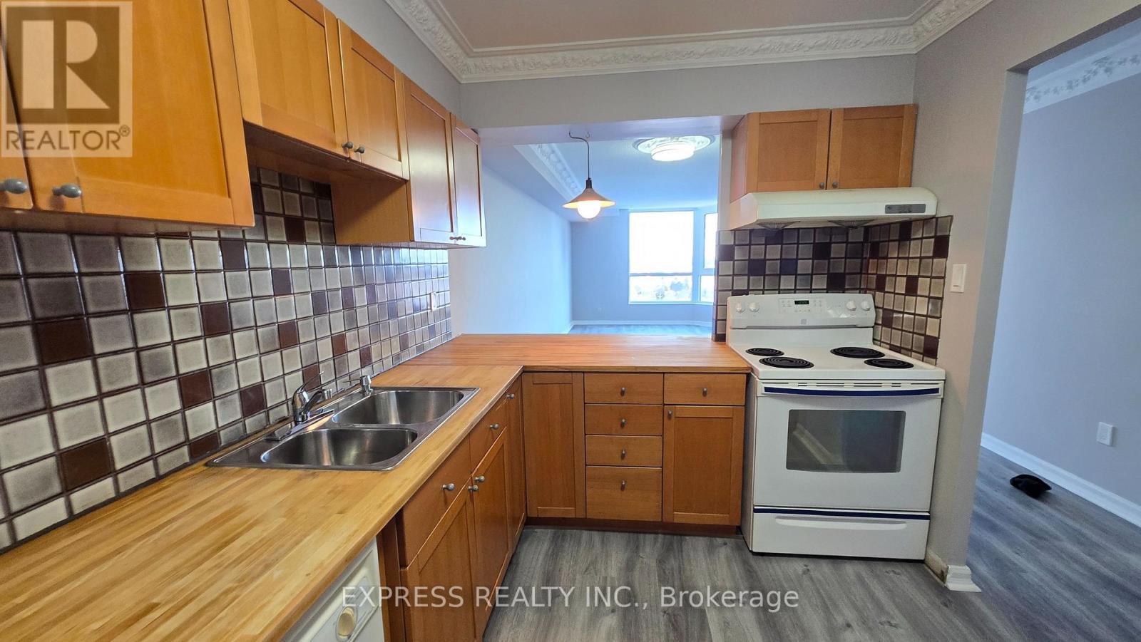 1202 - 238 Albion Road, Toronto, Ontario  M9A 3P5 - Photo 6 - W12776436