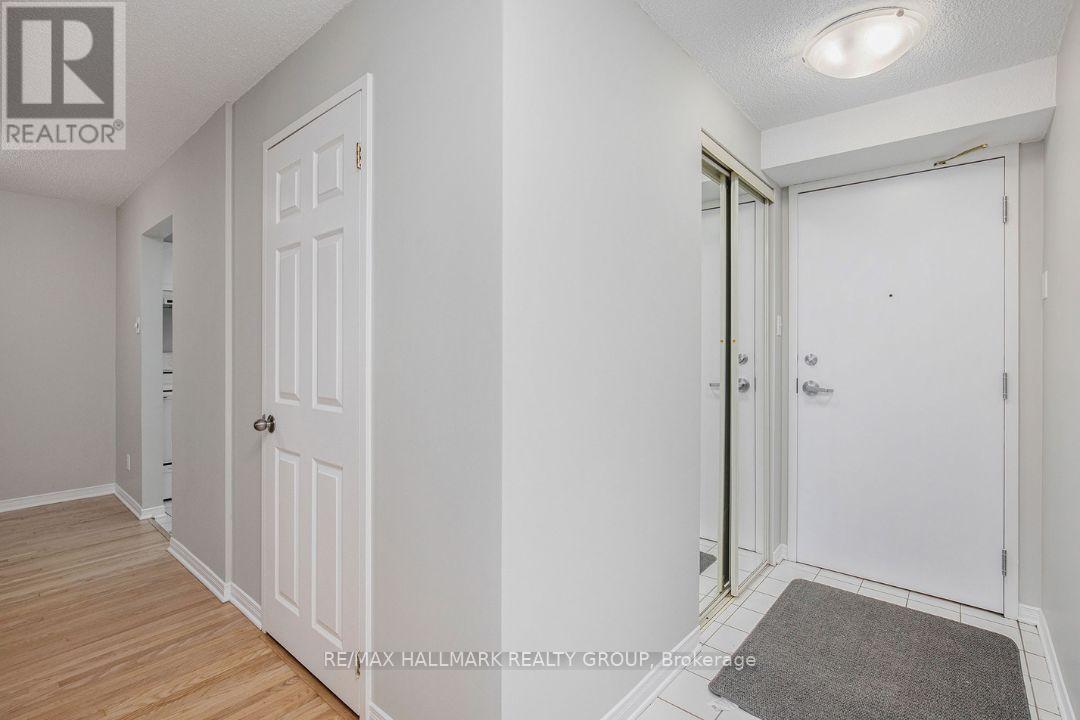 511 - 1440 Heron Road, Ottawa, Ontario  K1V 0X2 - Photo 3 - X12756814