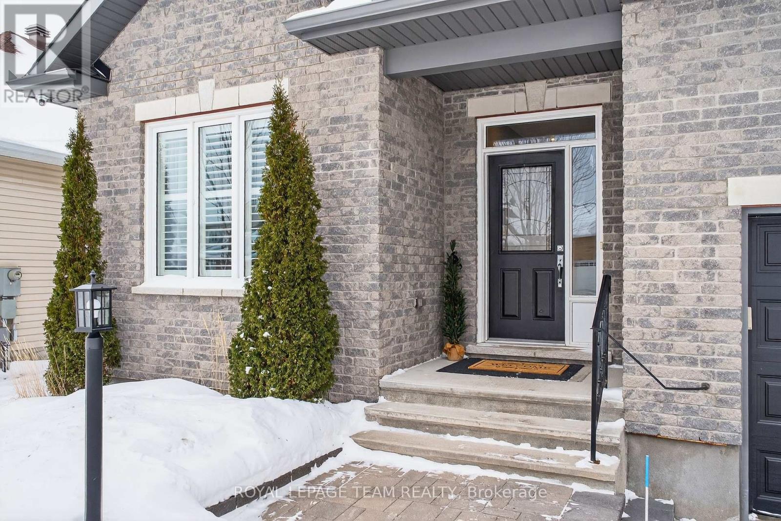 834 Rockson Crescent, Ottawa, Ontario  K2S 0S6 - Photo 3 - X12777382