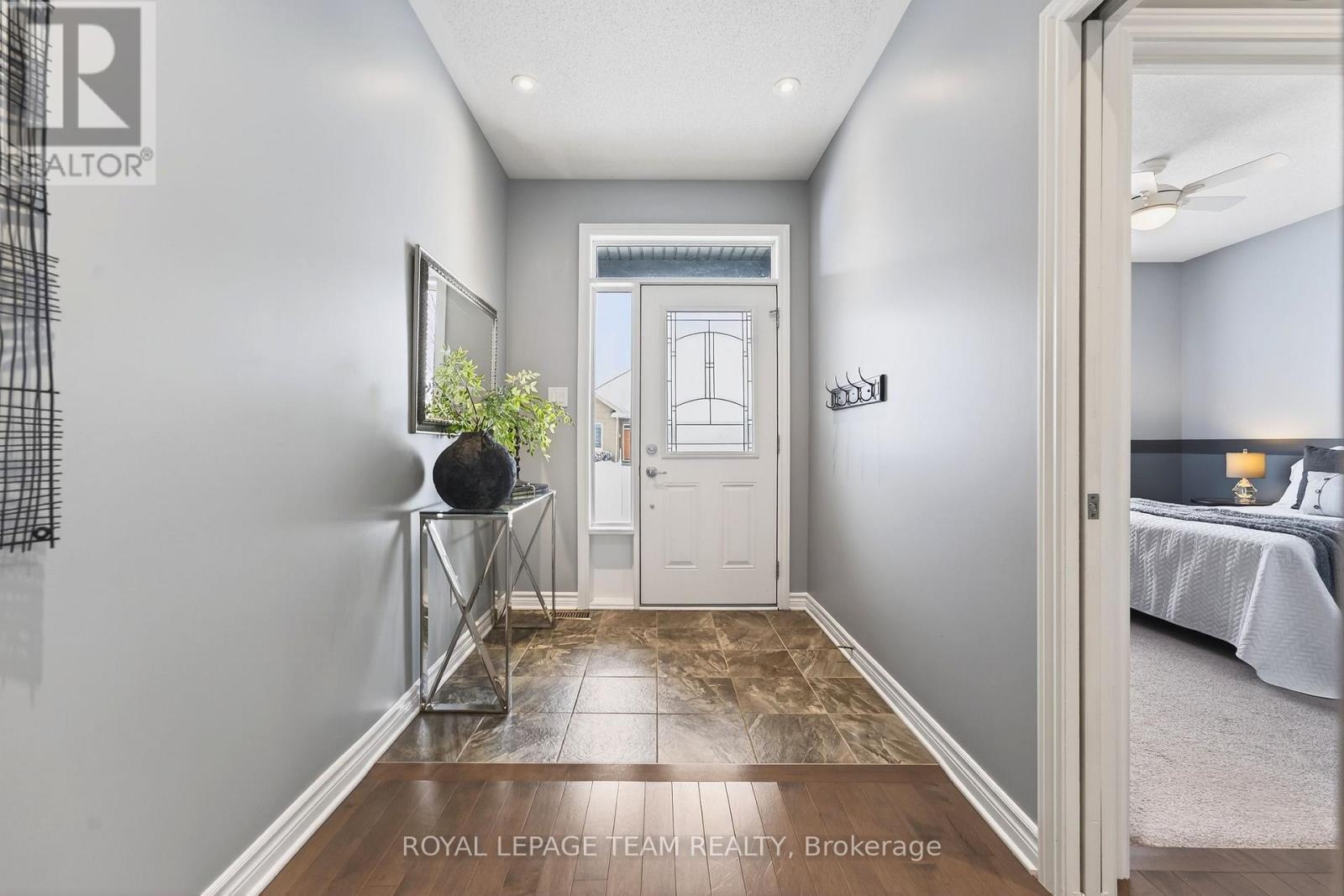 834 Rockson Crescent, Ottawa, Ontario  K2S 0S6 - Photo 4 - X12777382