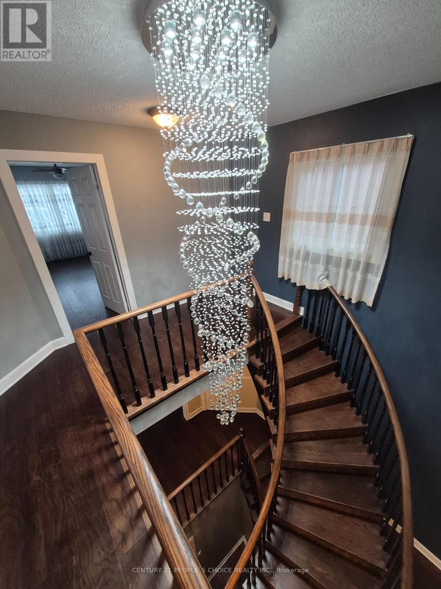 4554 Willow Creek Drive, Mississauga, Ontario  L5V 1G7 - Photo 11 - W12777174