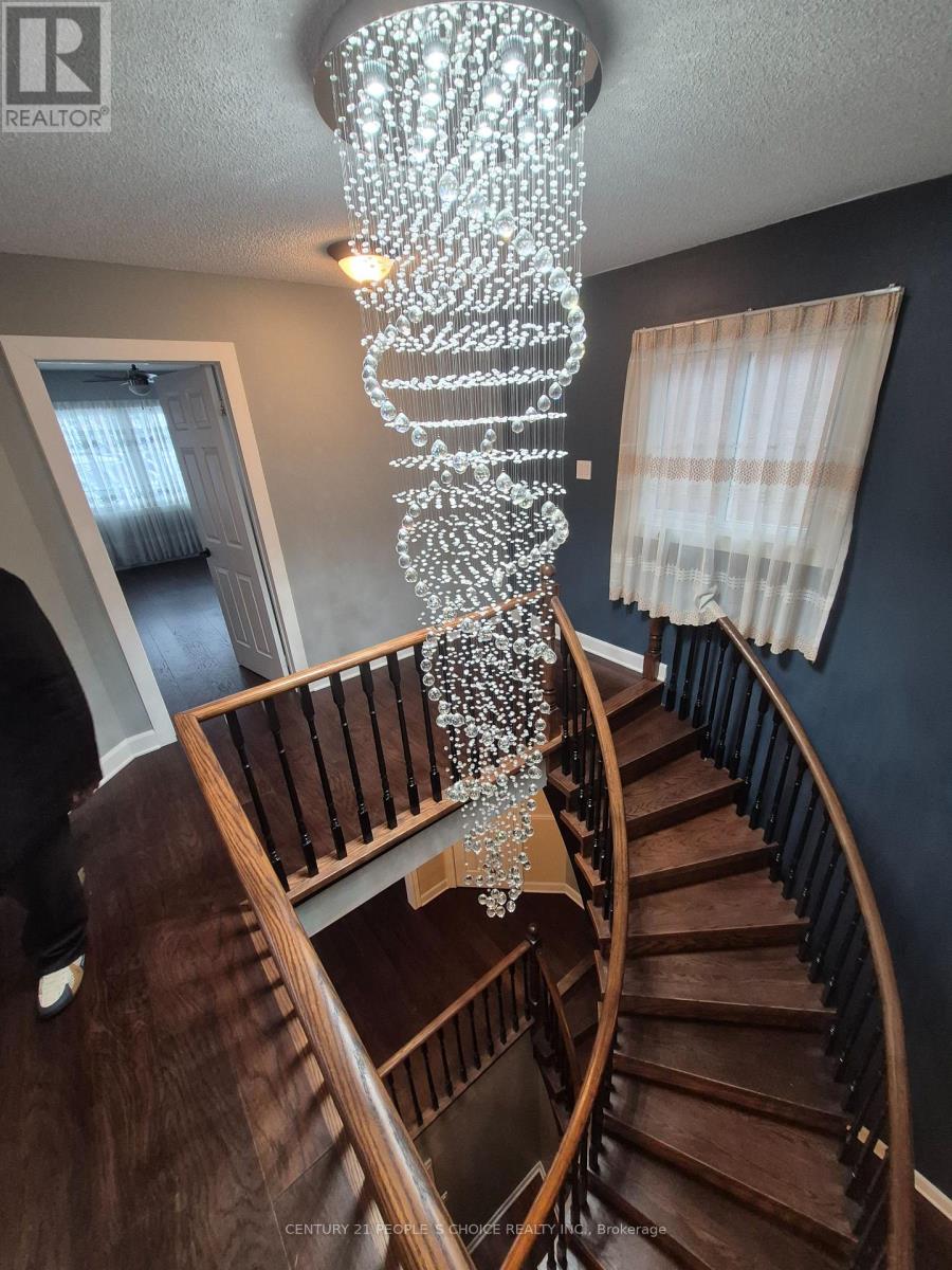 4554 Willow Creek Drive, Mississauga, Ontario  L5V 1G7 - Photo 13 - W12777174