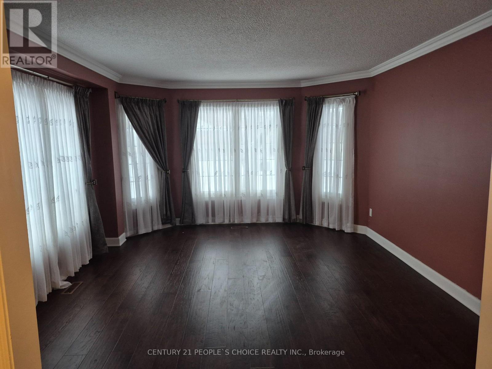 4554 Willow Creek Drive, Mississauga, Ontario  L5V 1G7 - Photo 6 - W12777174