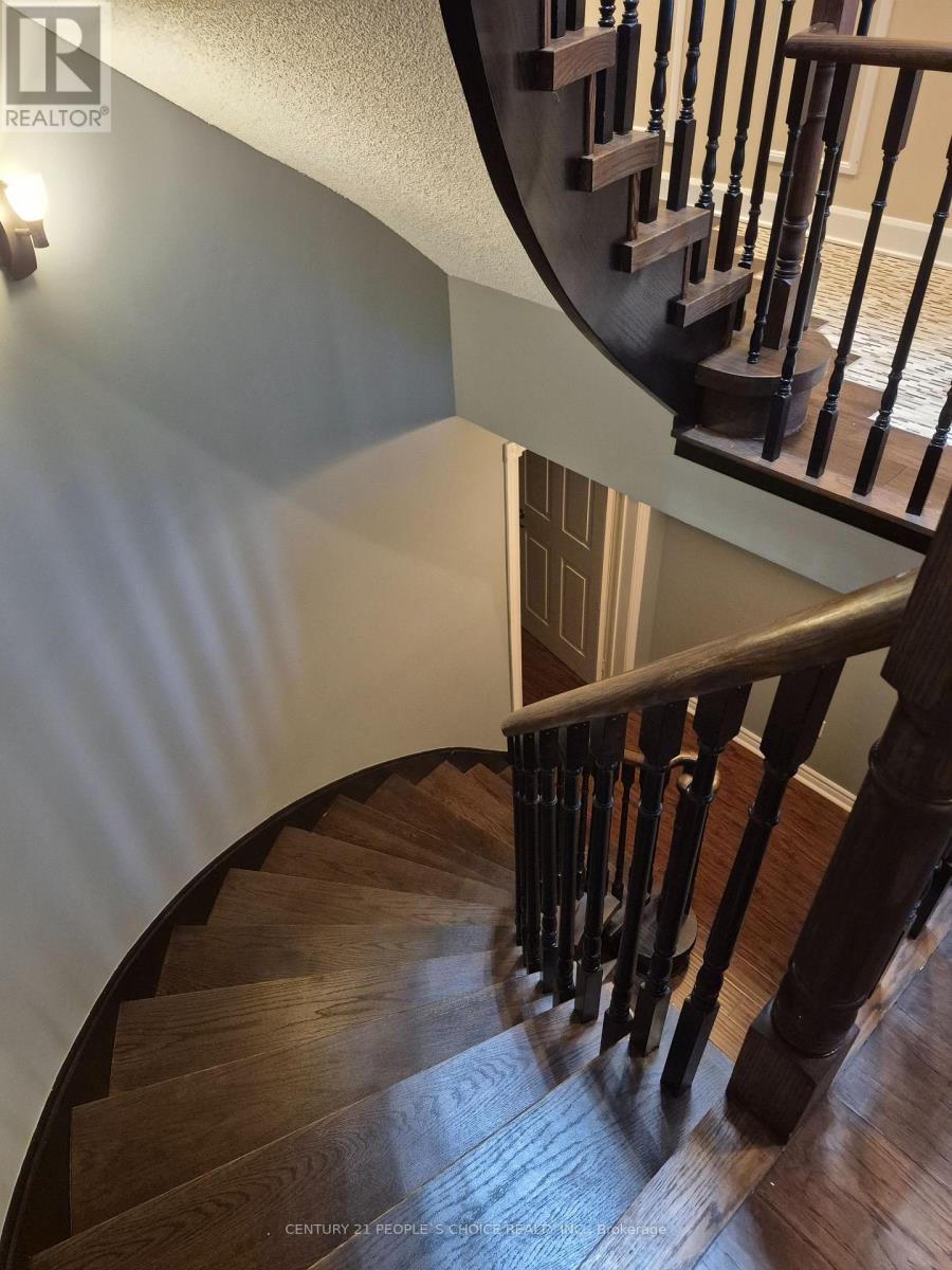 4554 Willow Creek Drive, Mississauga, Ontario  L5V 1G7 - Photo 25 - W12777174