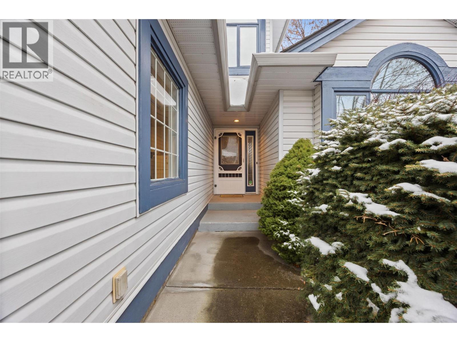 699 Saratoga Place, Kelowna, British Columbia  V1W 2Z6 - Photo 2 - 10375544