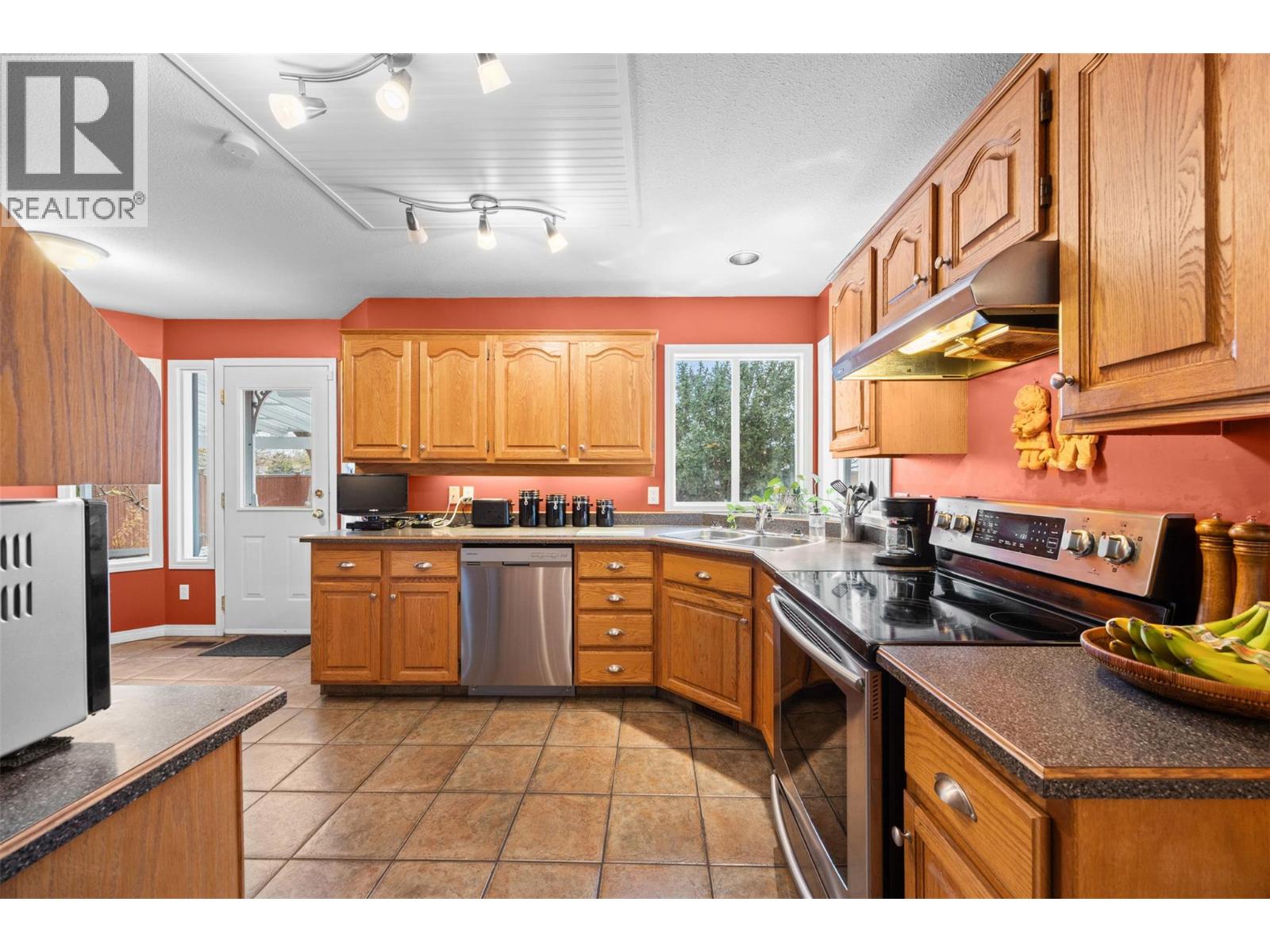 699 Saratoga Place, Kelowna, British Columbia  V1W 2Z6 - Photo 9 - 10375544