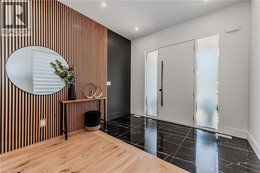 320 Otterbein Road, Kitchener, Ontario  N2B 0A7 - Photo 4 - 40803812