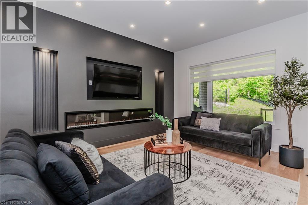 320 Otterbein Road, Kitchener, Ontario  N2B 0A7 - Photo 9 - 40803812