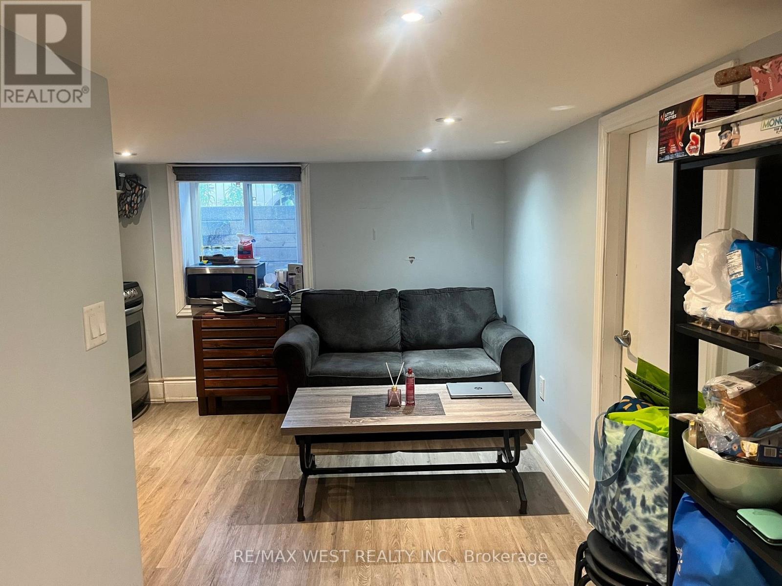 Lower - 54 Wyndham Street, Toronto, Ontario  M6K 1R7 - Photo 9 - C12776994