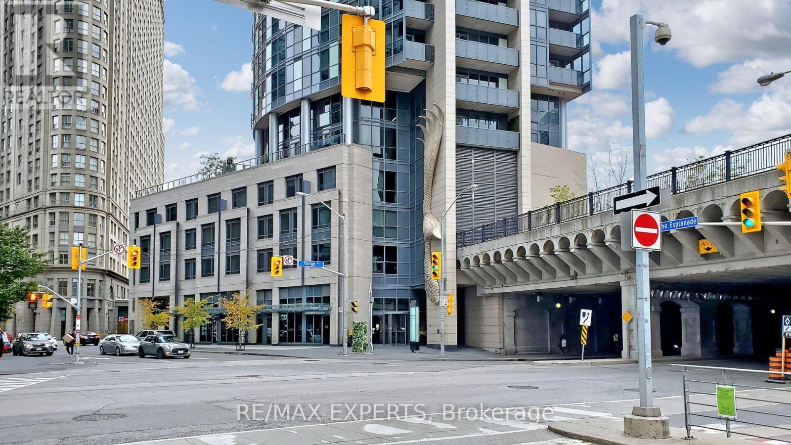 2305 - 1 The Esplanade Drive, Toronto, Ontario  M5E 0A8 - Photo 3 - C12777304
