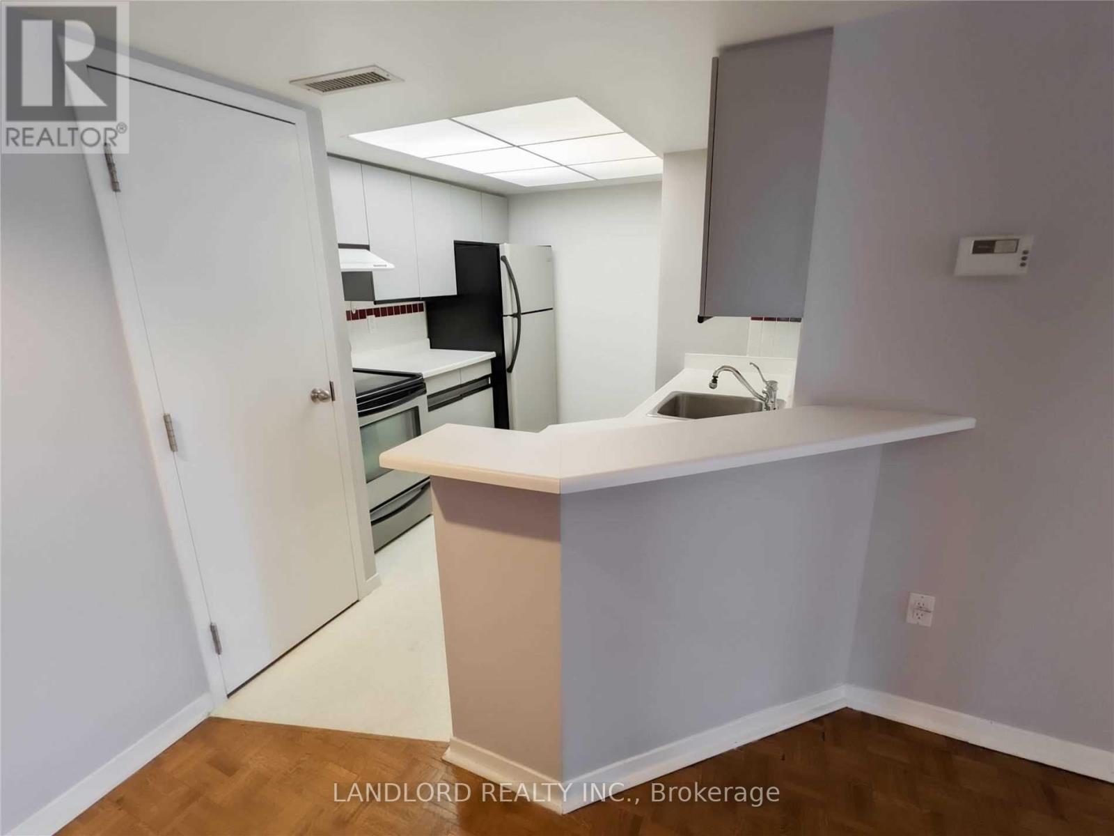 907 - 1001 Bay Street, Toronto, Ontario  M5S 3A6 - Photo 2 - C12777354