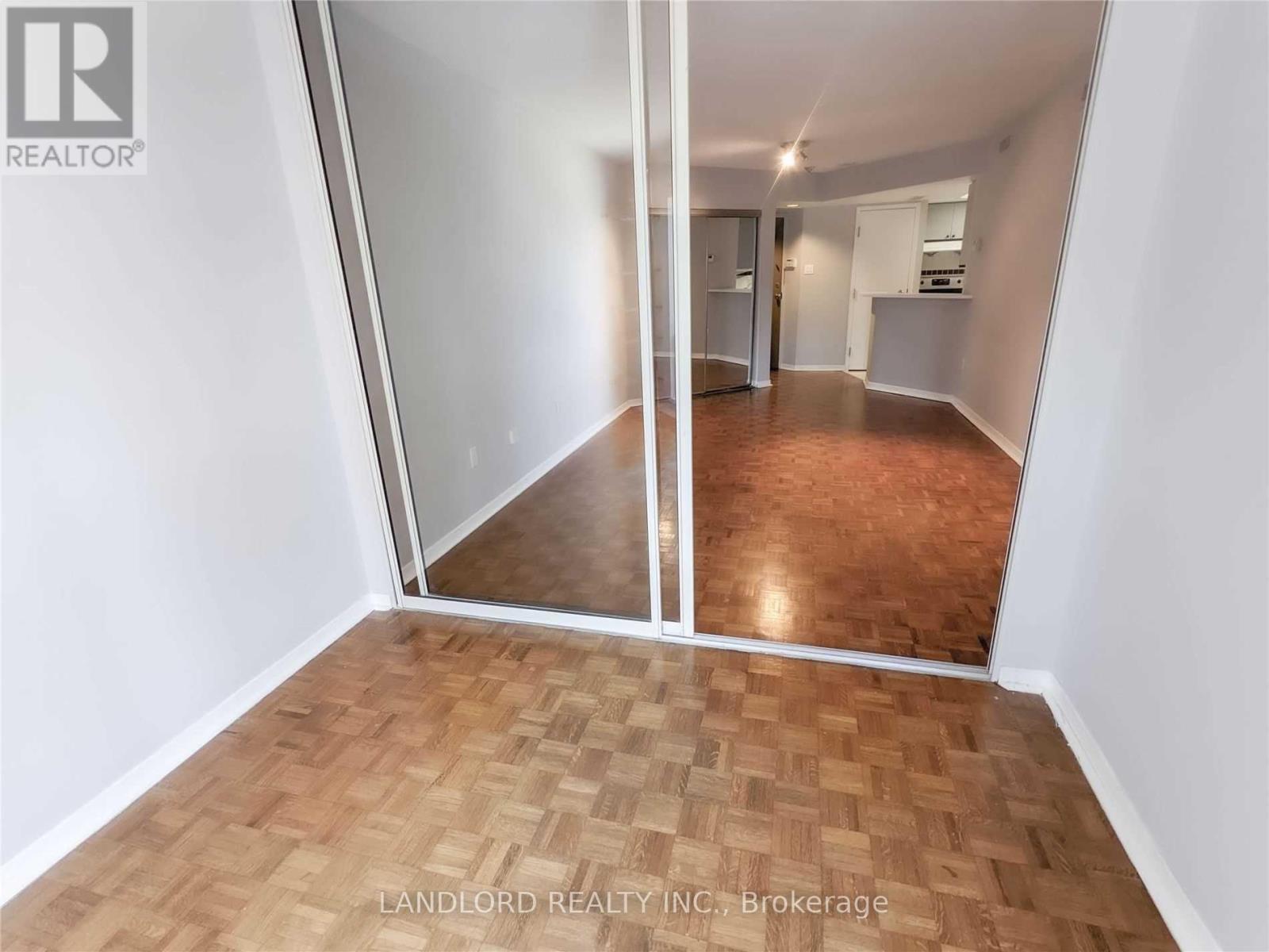 907 - 1001 Bay Street, Toronto, Ontario  M5S 3A6 - Photo 9 - C12777354