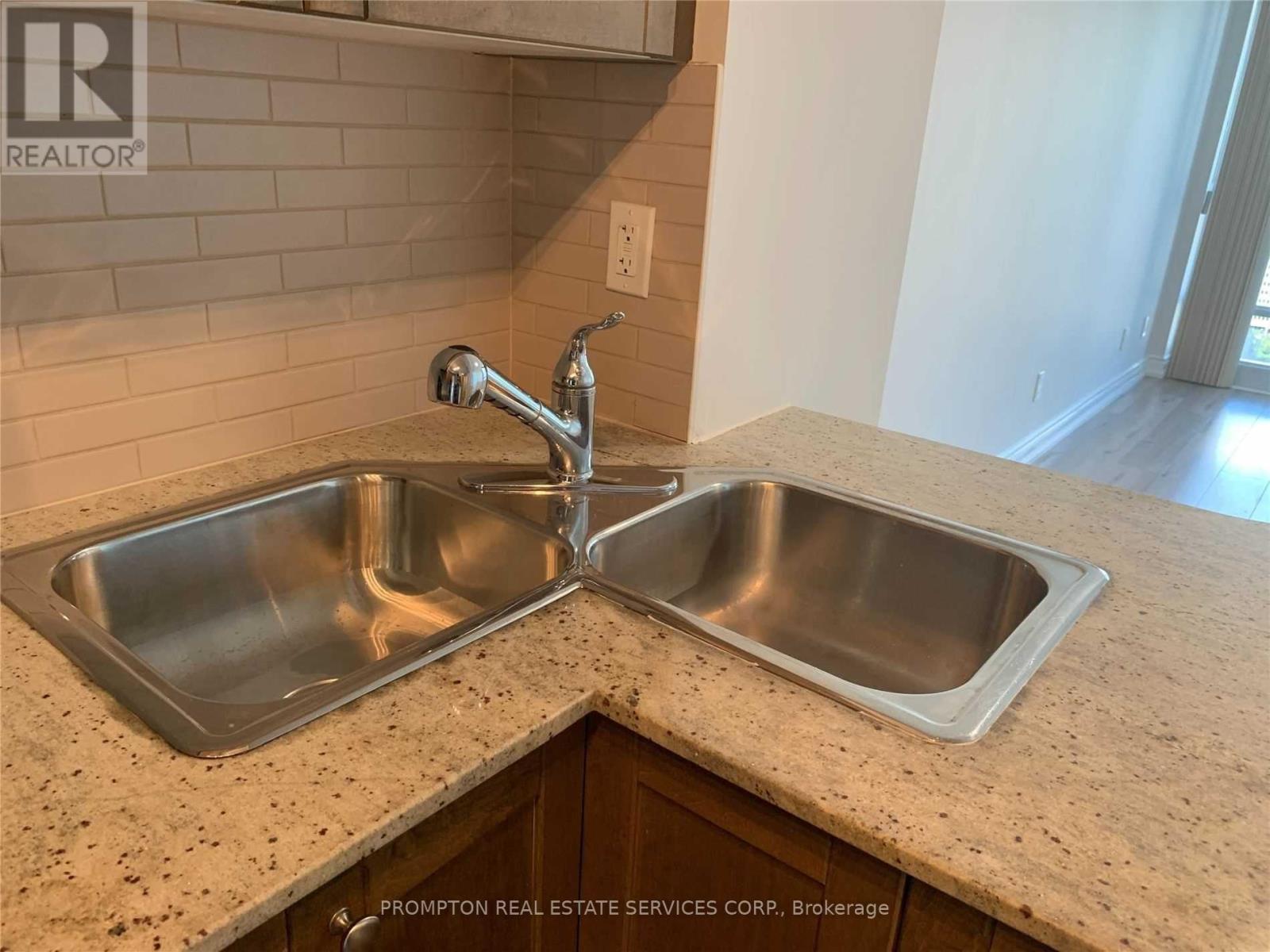 3312 - 763 Bay Street, Toronto, Ontario  M5G 2R3 - Photo 8 - C12777398