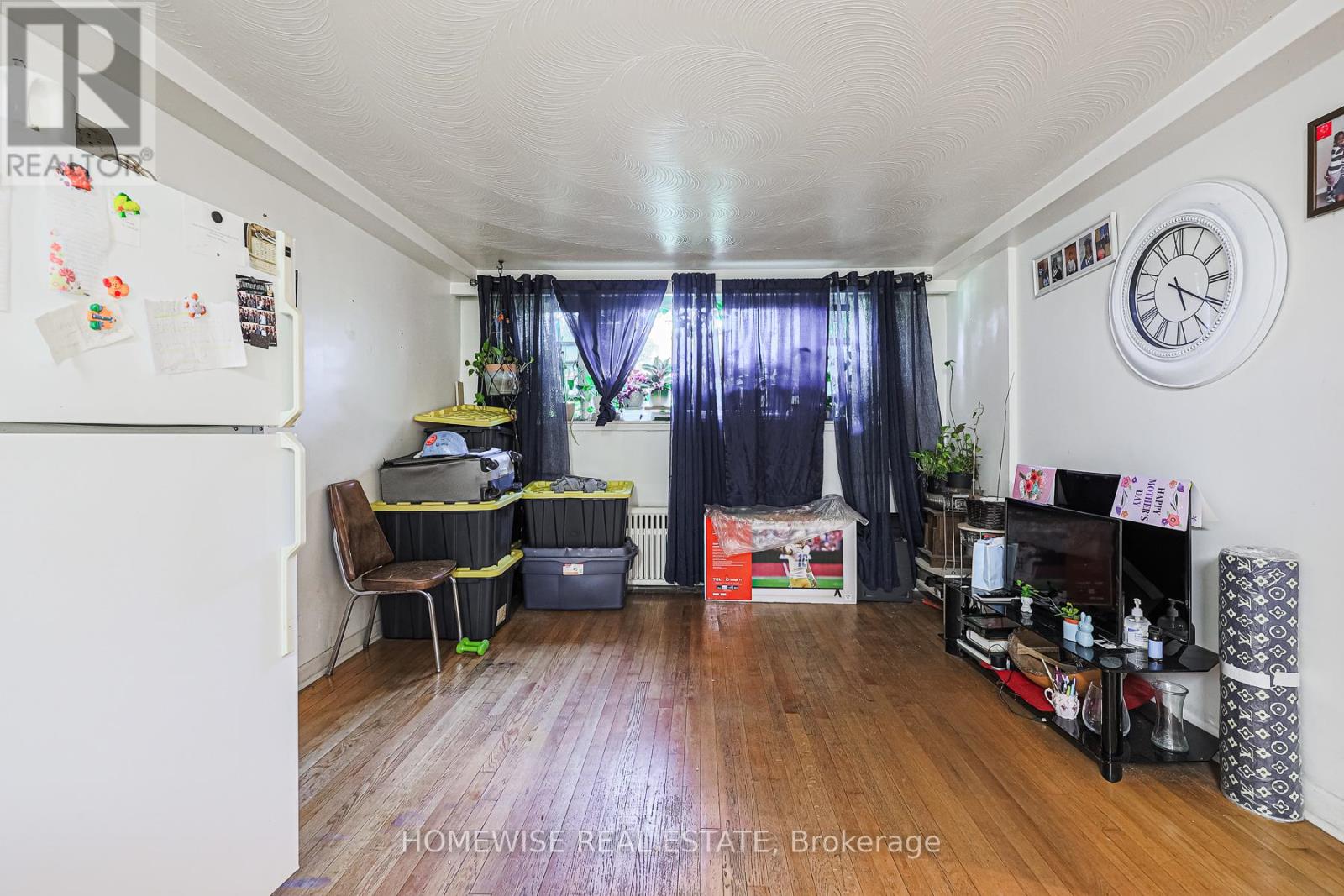 4 Lanark Avenue, Toronto, Ontario  M6C 2B3 - Photo 17 - C12777428