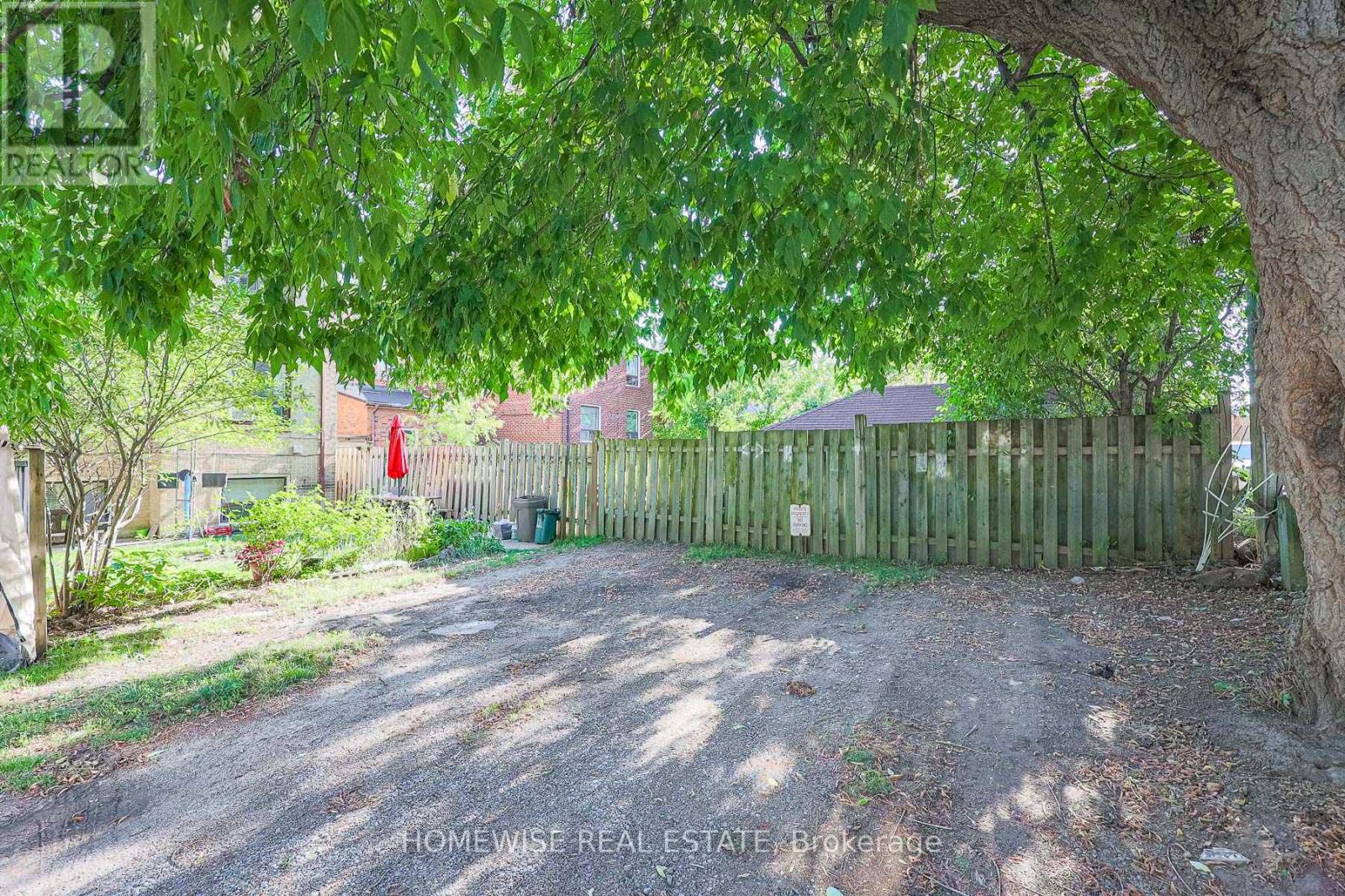 4 Lanark Avenue, Toronto, Ontario  M6C 2B3 - Photo 22 - C12777428