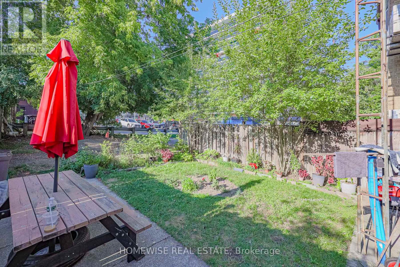 4 Lanark Avenue, Toronto, Ontario  M6C 2B3 - Photo 25 - C12777428
