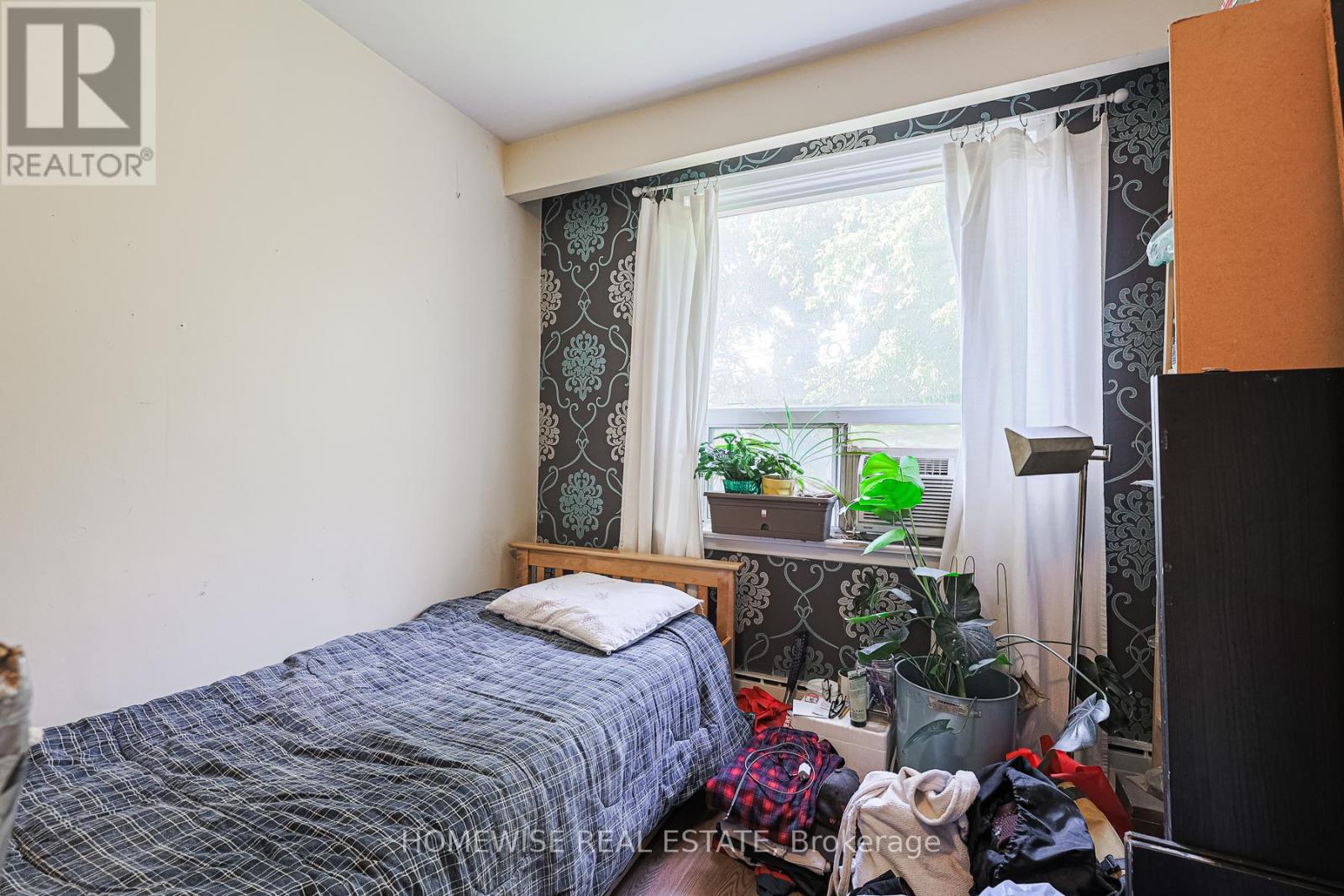 4 Lanark Avenue, Toronto, Ontario  M6C 2B3 - Photo 8 - C12777428