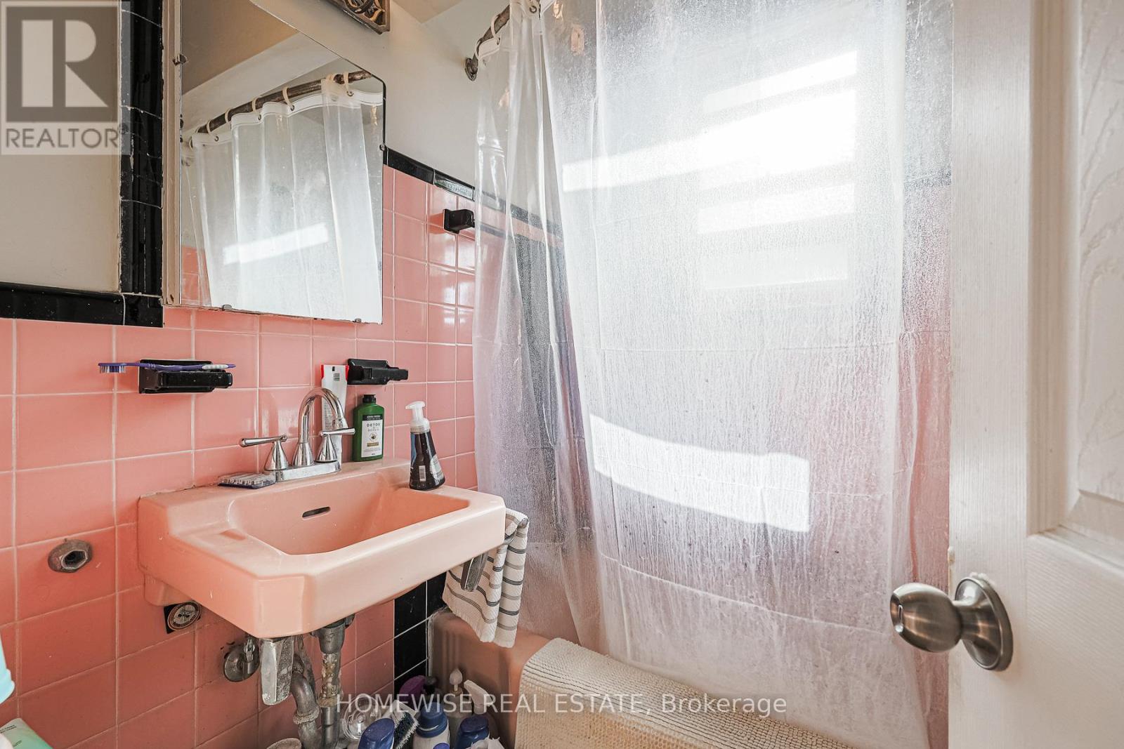 4 Lanark Avenue, Toronto, Ontario  M6C 2B3 - Photo 9 - C12777428