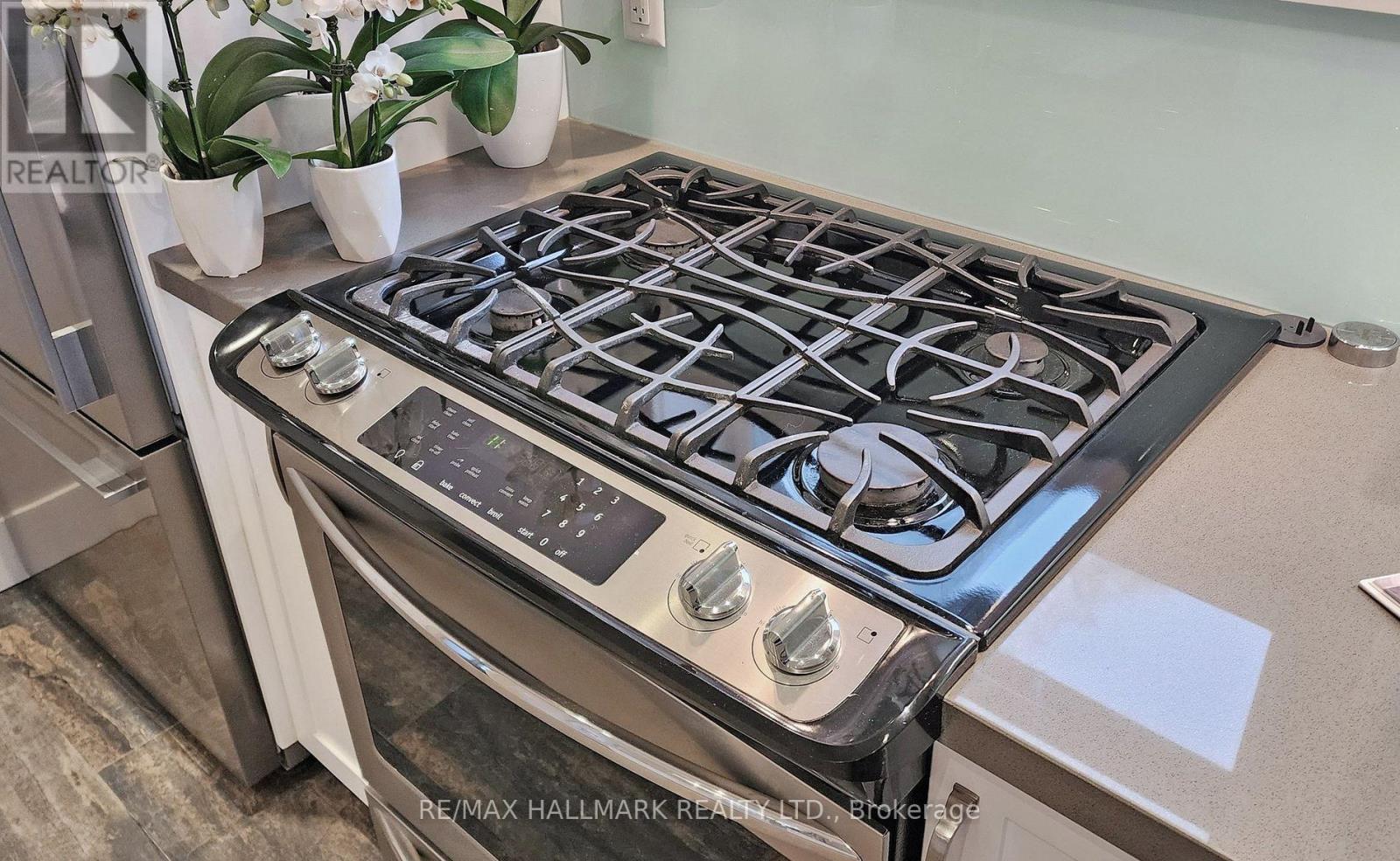 Main Fl - 96 Glen Davis Crescent, Toronto, Ontario  M4E 1X5 - Photo 13 - E12777308