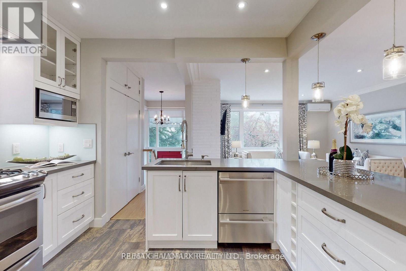 Main Fl - 96 Glen Davis Crescent, Toronto, Ontario  M4E 1X5 - Photo 14 - E12777308