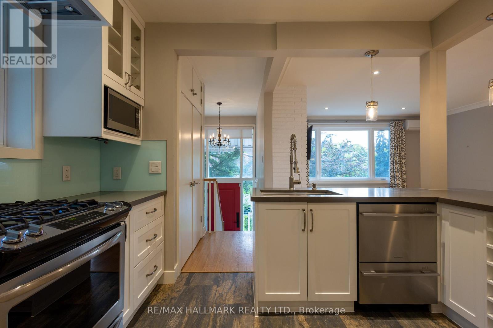 Main Fl - 96 Glen Davis Crescent, Toronto, Ontario  M4E 1X5 - Photo 6 - E12777308