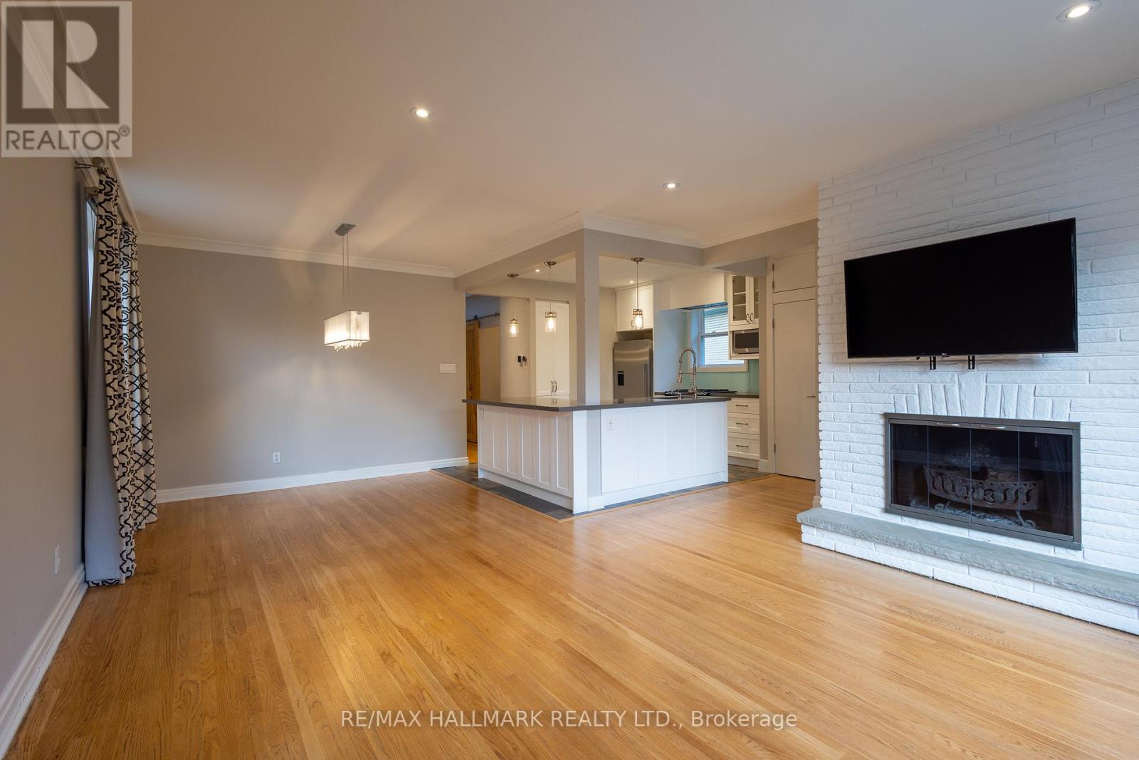 Main Fl - 96 Glen Davis Crescent, Toronto, Ontario  M4E 1X5 - Photo 9 - E12777308