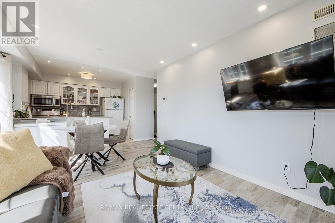 207 - 106 Aspen Springs Drive, Clarington, Ontario  L1C 5N7 - Photo 12 - E12777424