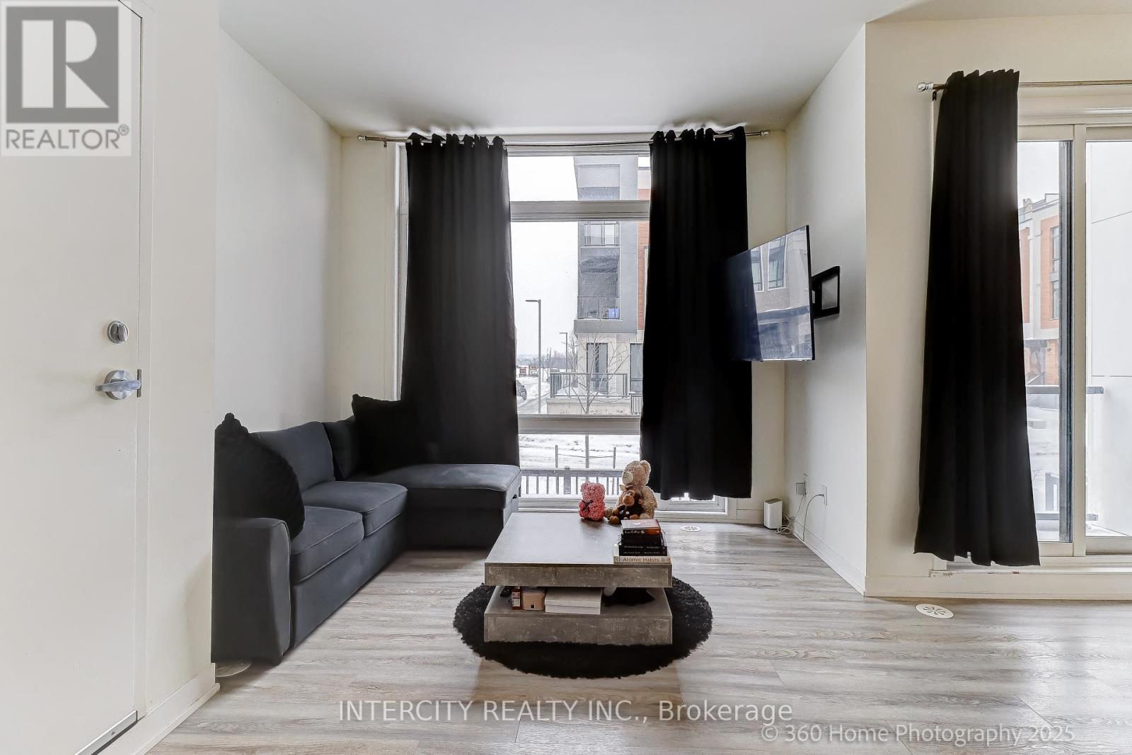 1504 - 11 David Eyer Road, Richmond Hill, Ontario  L4S 1M4 - Photo 4 - N12777446