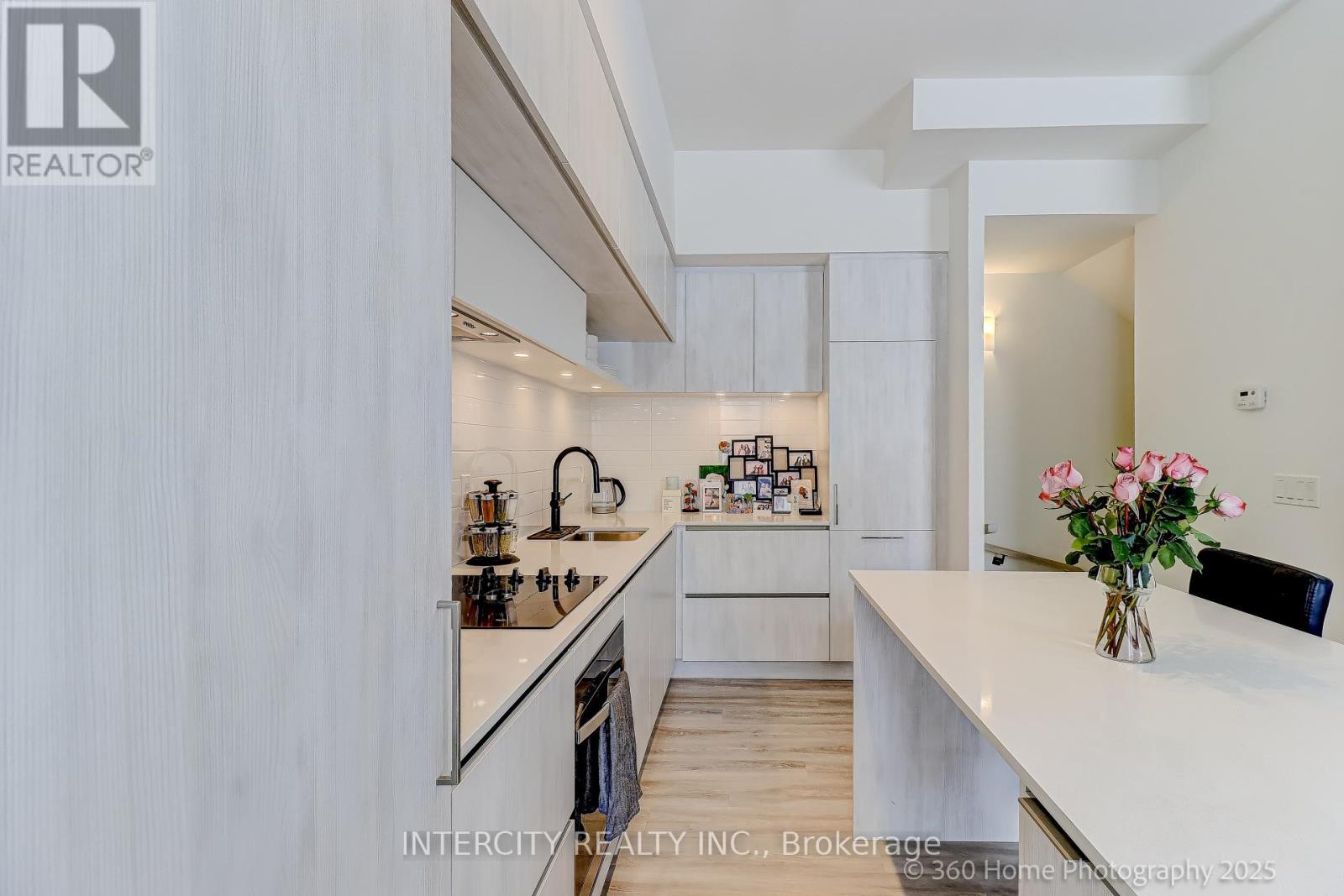 1504 - 11 David Eyer Road, Richmond Hill, Ontario  L4S 1M4 - Photo 6 - N12777446