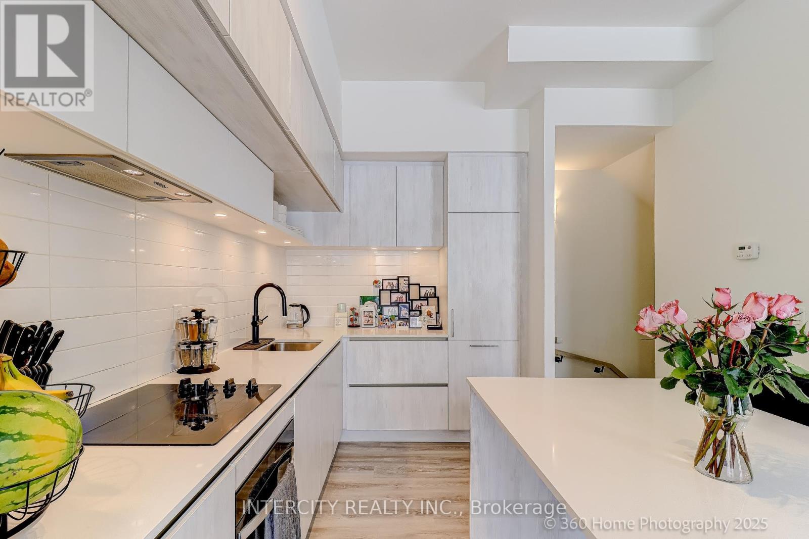 1504 - 11 David Eyer Road, Richmond Hill, Ontario  L4S 1M4 - Photo 8 - N12777446