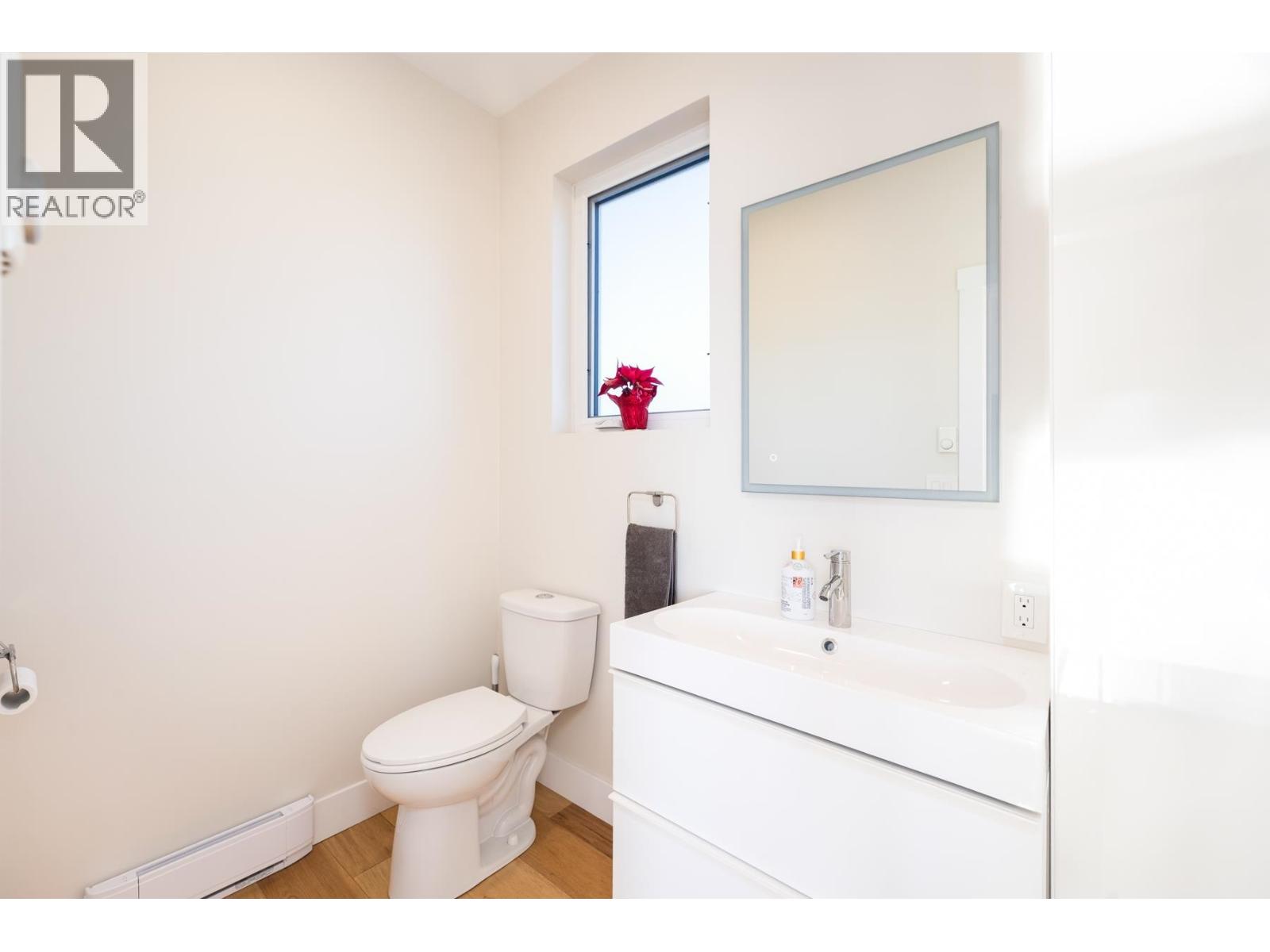 Jnw04 415 Esplanade W, North Vancouver, British Columbia  V7M 1A7 - Photo 23 - R3087799