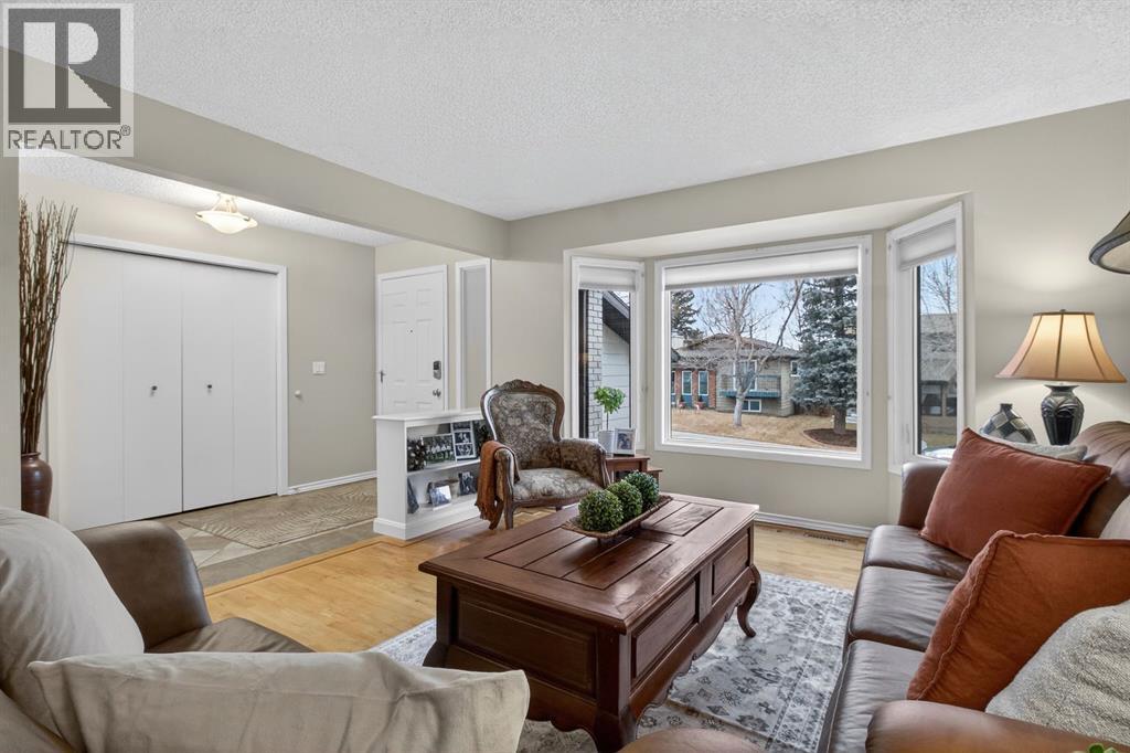 68 Bermondsey Rise Nw, Calgary, Alberta  T3K 1T9 - Photo 5 - A2283537