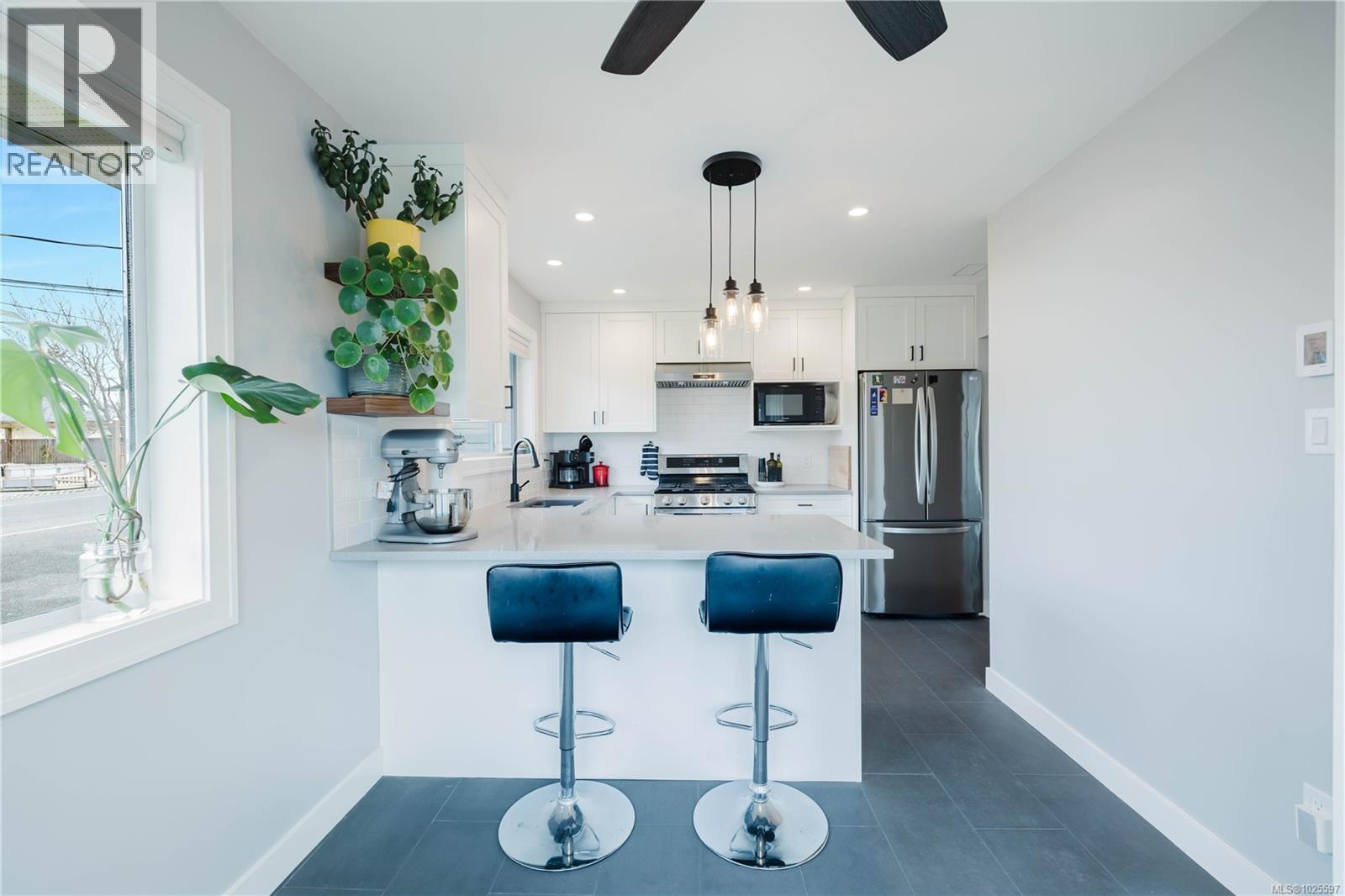 10193 Fifth St, Sidney, British Columbia  V8L 5E4 - Photo 13 - 1025597